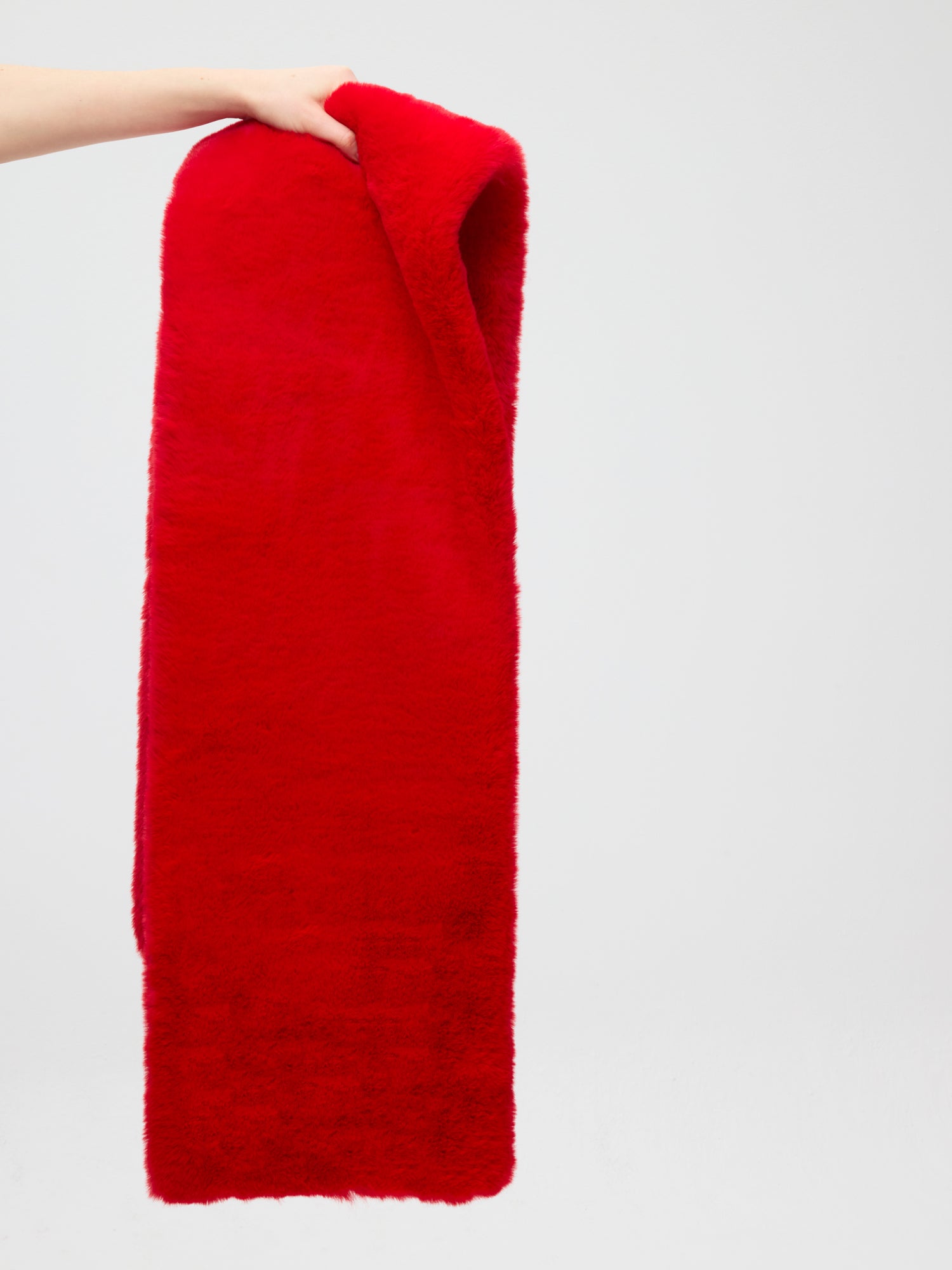 CROWD RED - Estola faux fur rojo