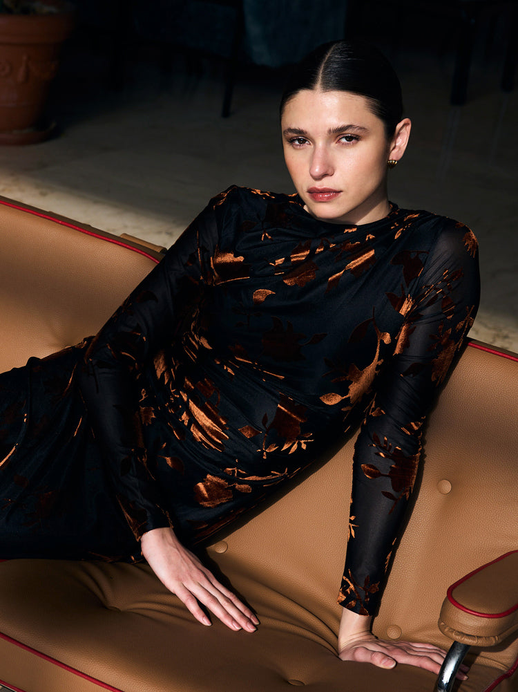 mioh | EIFFEL FLOWERS - Vestido negro flocado flores marrones. Vestidos de fiesta para invitadas de boda perfectas. Marca española de moda