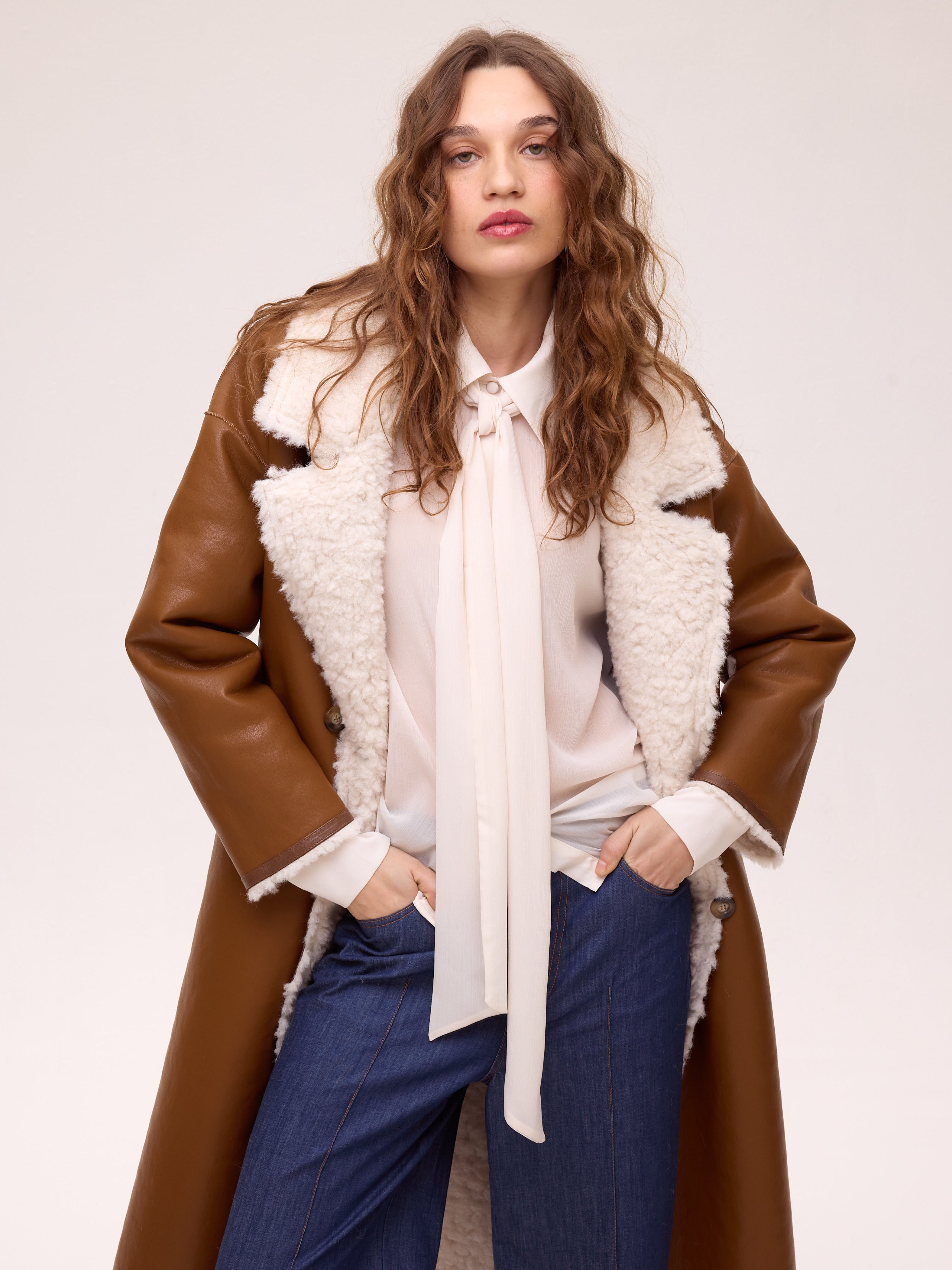 ALLURE WHITE - Camisa gasa textura color blanco, combínala con el resto de la colección FW26 de MIOH y crea tu look de invitada perfecta