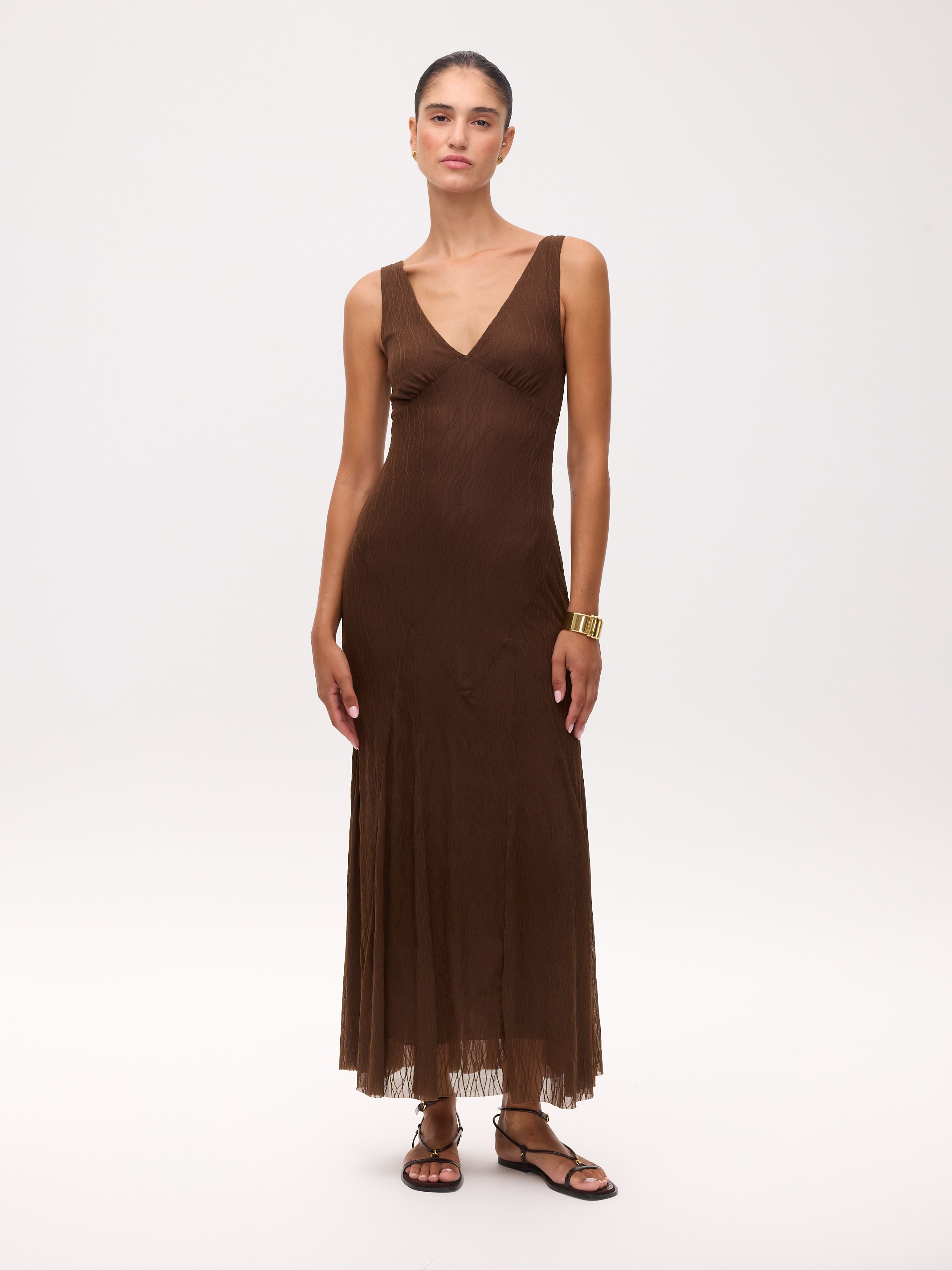 BEATRICE BROWN - Vestido tirantes punto con falda de godets, para invitadas de boda, fiesta y eventos de primvera y verano. MIOH es la marca española de vestidos de fiesta para invitadas de boda más de moda en España