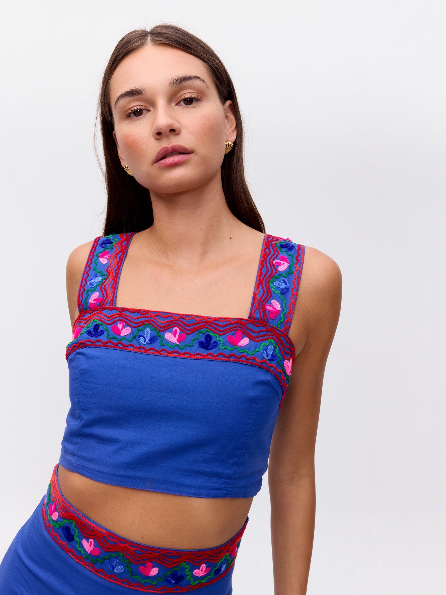MIOH | CACAO TOP BLUE - Crop top bordado azul para invitada de boda