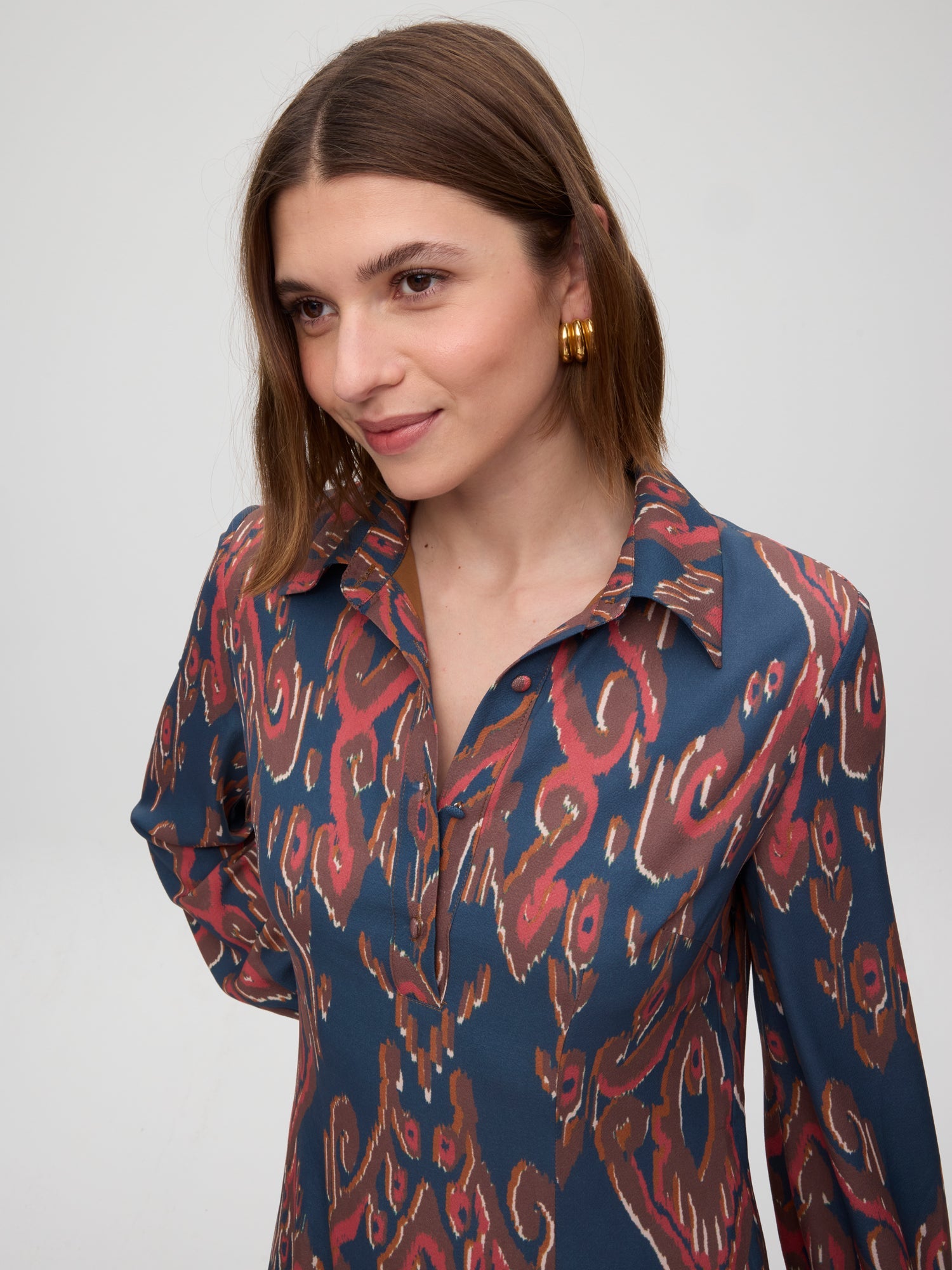 mioh | IGUAZU IKAT - Vestido camisero estampado ikat. Vestidos de fiesta para invitadas de boda perfectas. Marca española de moda