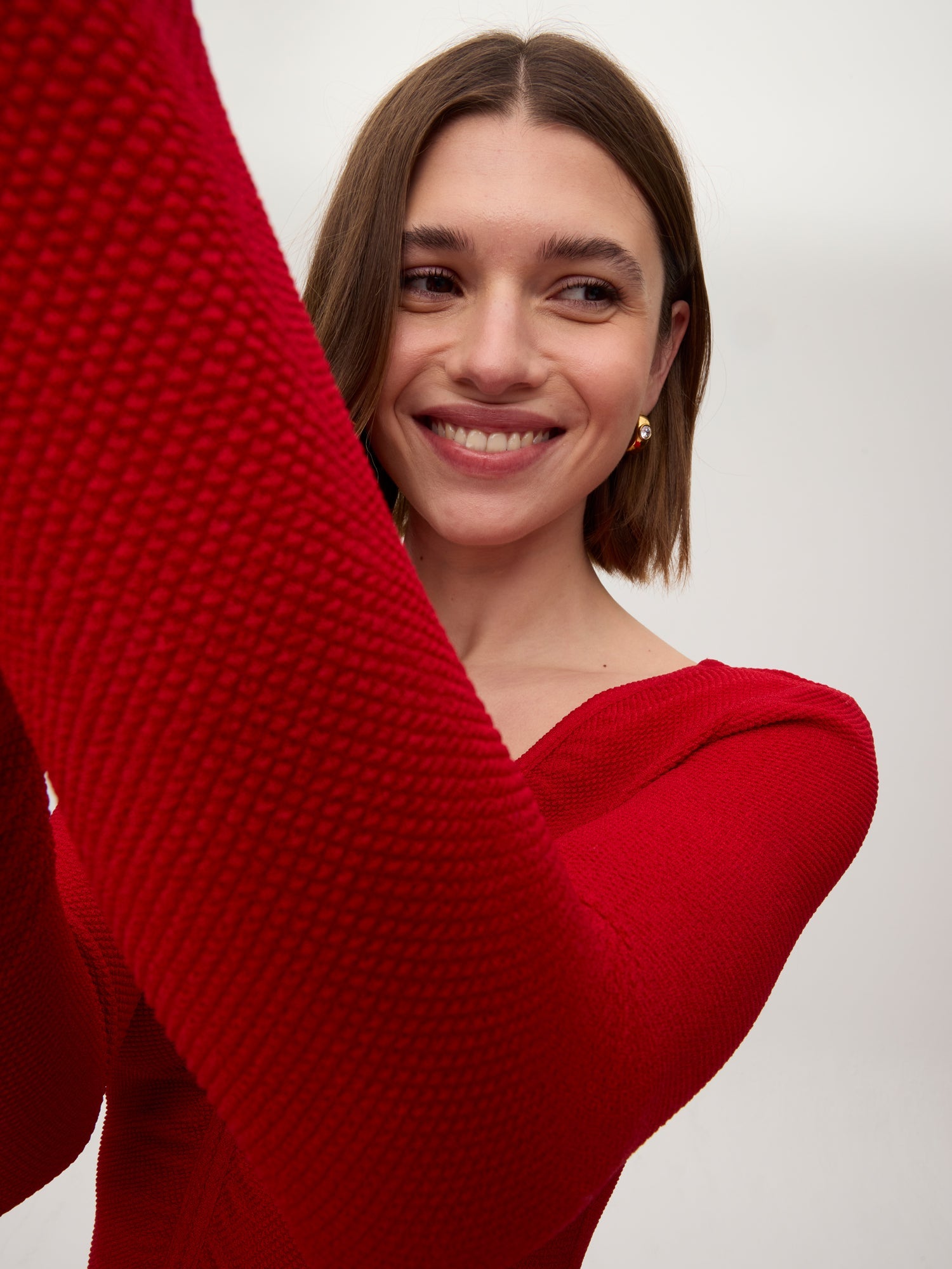 mioh | LUXOR RED - Vestido de punto reversible rojo. Vestidos de fiesta para invitadas de boda perfectas. Marca española de moda