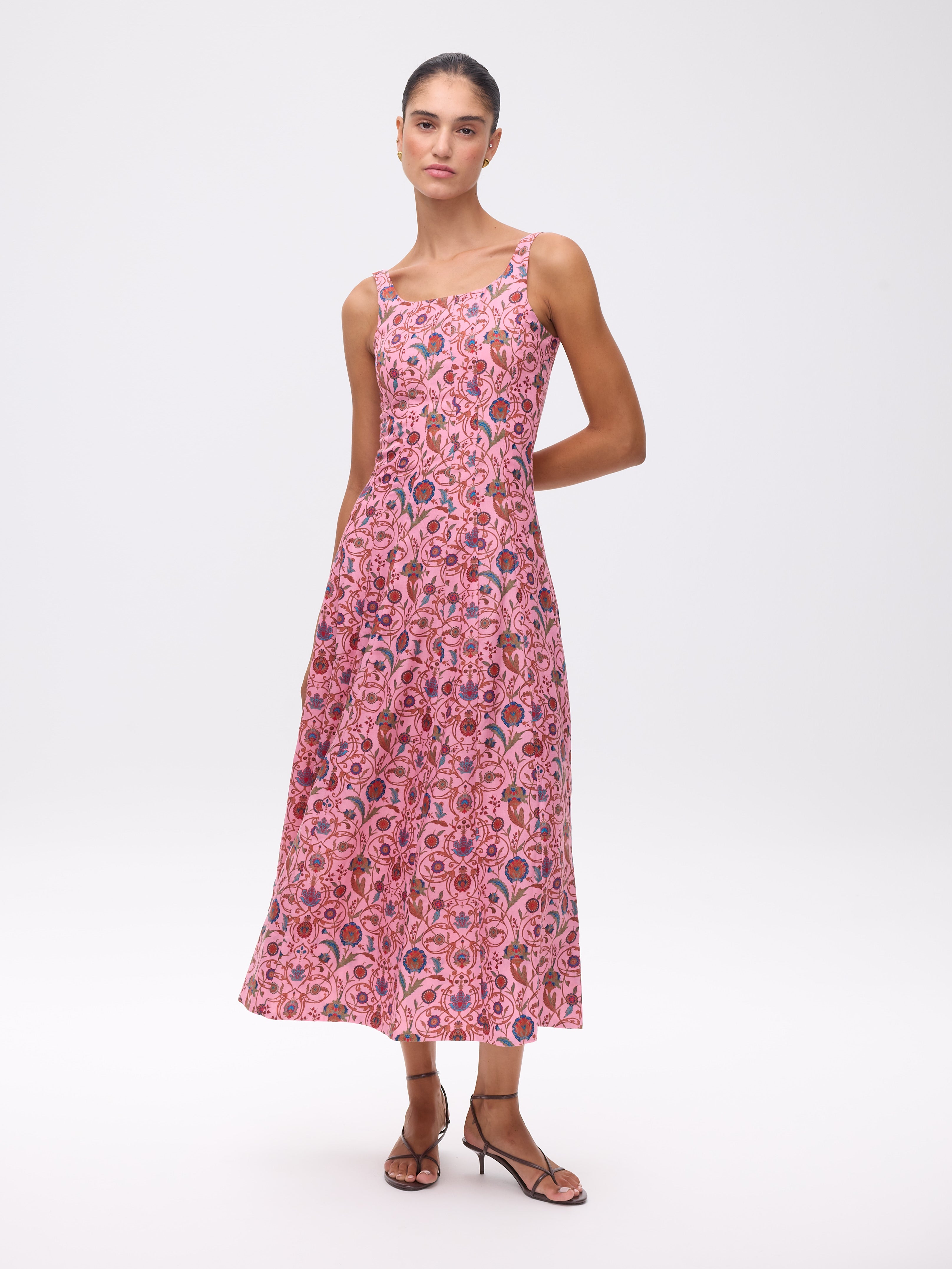 OTHELLO PINK - Vestido largo rosa con estampado floral, perfecto para invitadas de boda y fiesta spring summer. MIOH es la marca de vestidos de invitada de boda y fiesta de referencia en España