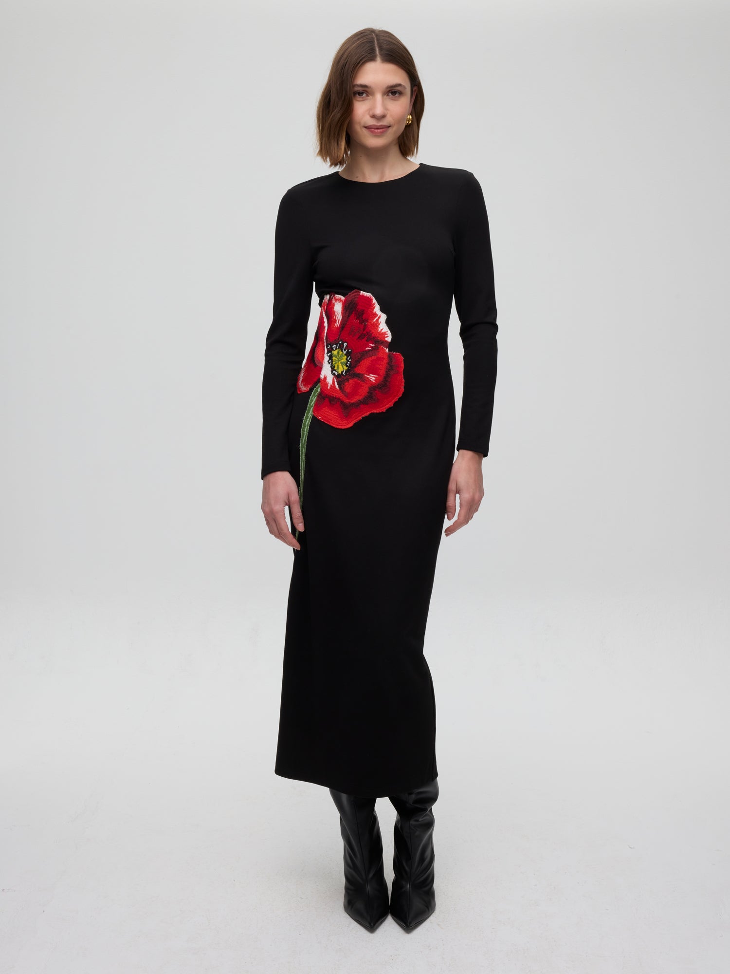 mioh | POPPY - Vestido midi amapola bordada. Vestidos de fiesta para invitadas de boda perfectas. Marca española de moda