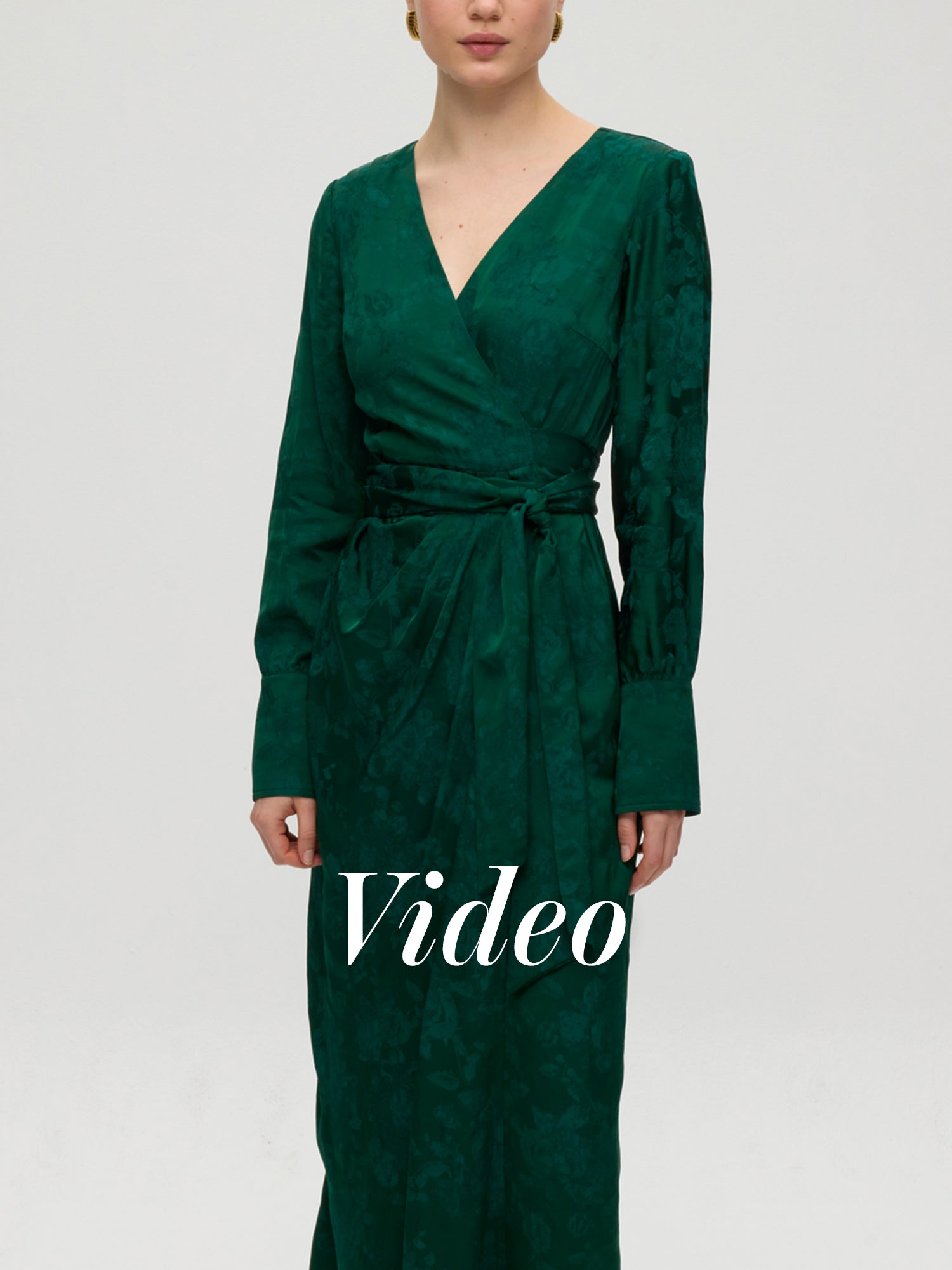 mioh | LICEO GREEN - Vestido envolvente JCQRD verde flores. Vestidos de fiesta para invitadas de boda perfectas. Marca española de moda