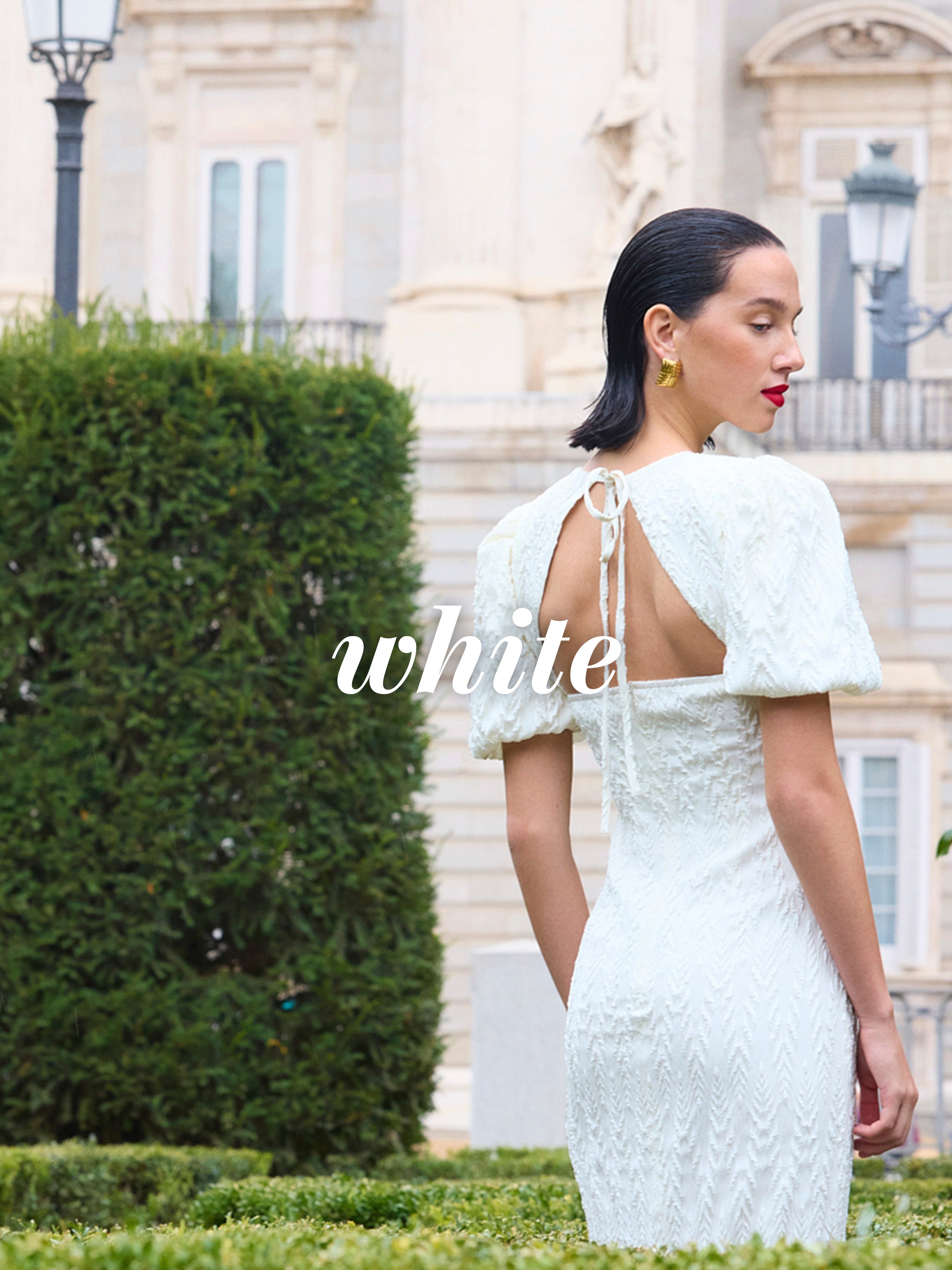 Vestidos blancos para novias civil y madre de comunión y bautizo. También para fiesta de blanco arreglada. Vestidos de boda baratos, pero preciosos.