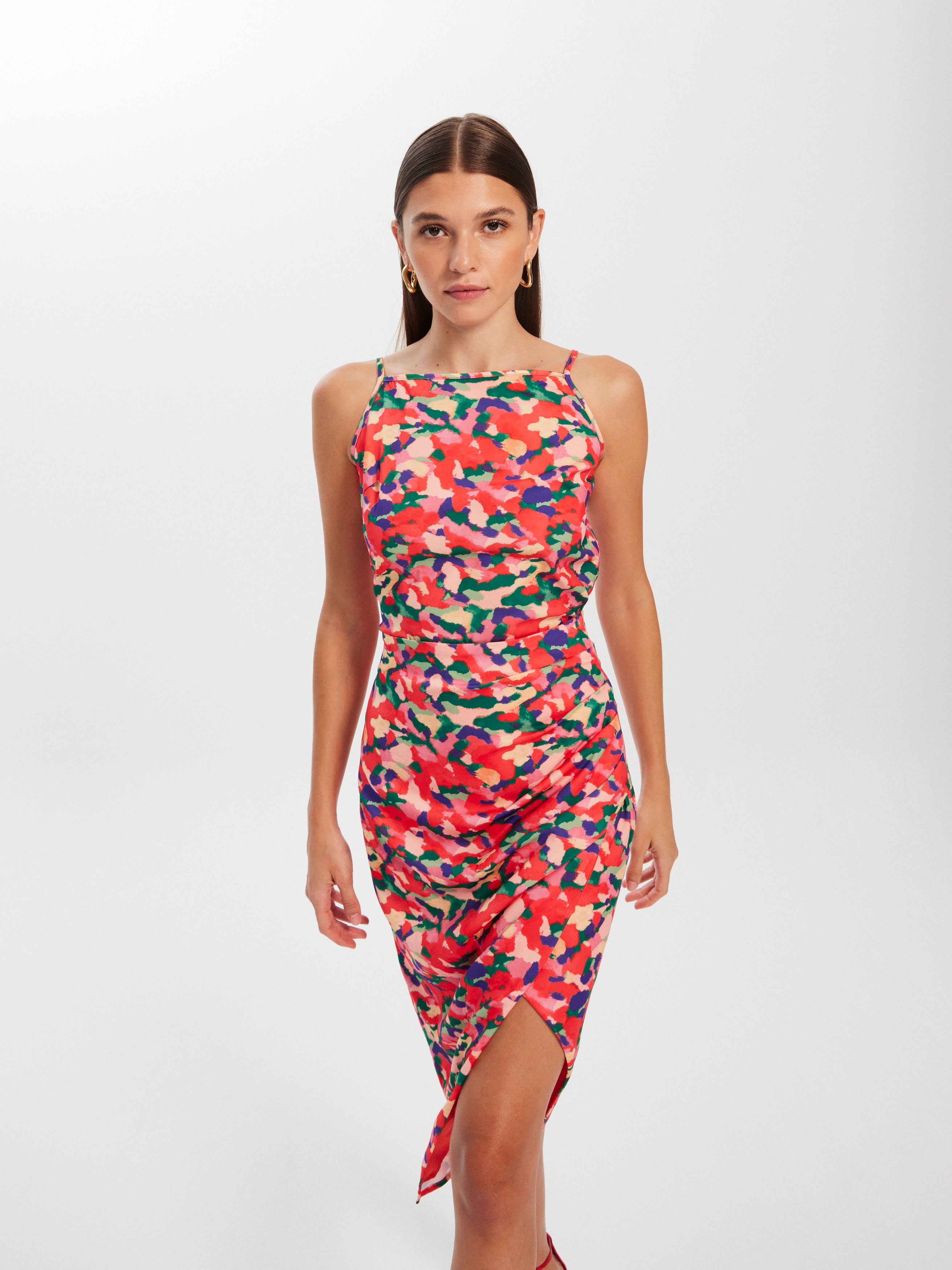 mioh | TELMA TOP SUMMER - Conjunto de invitada con estampado multicolor para ser la invitada de boda perfecta esta temporada Primavera Verano 2023. Los conjuntos estampados de falda y top son tendencia SS23 y una de las apuestas para esta temporada de MIOH, la marca española de vestidos de invitada y fiesta más de moda.