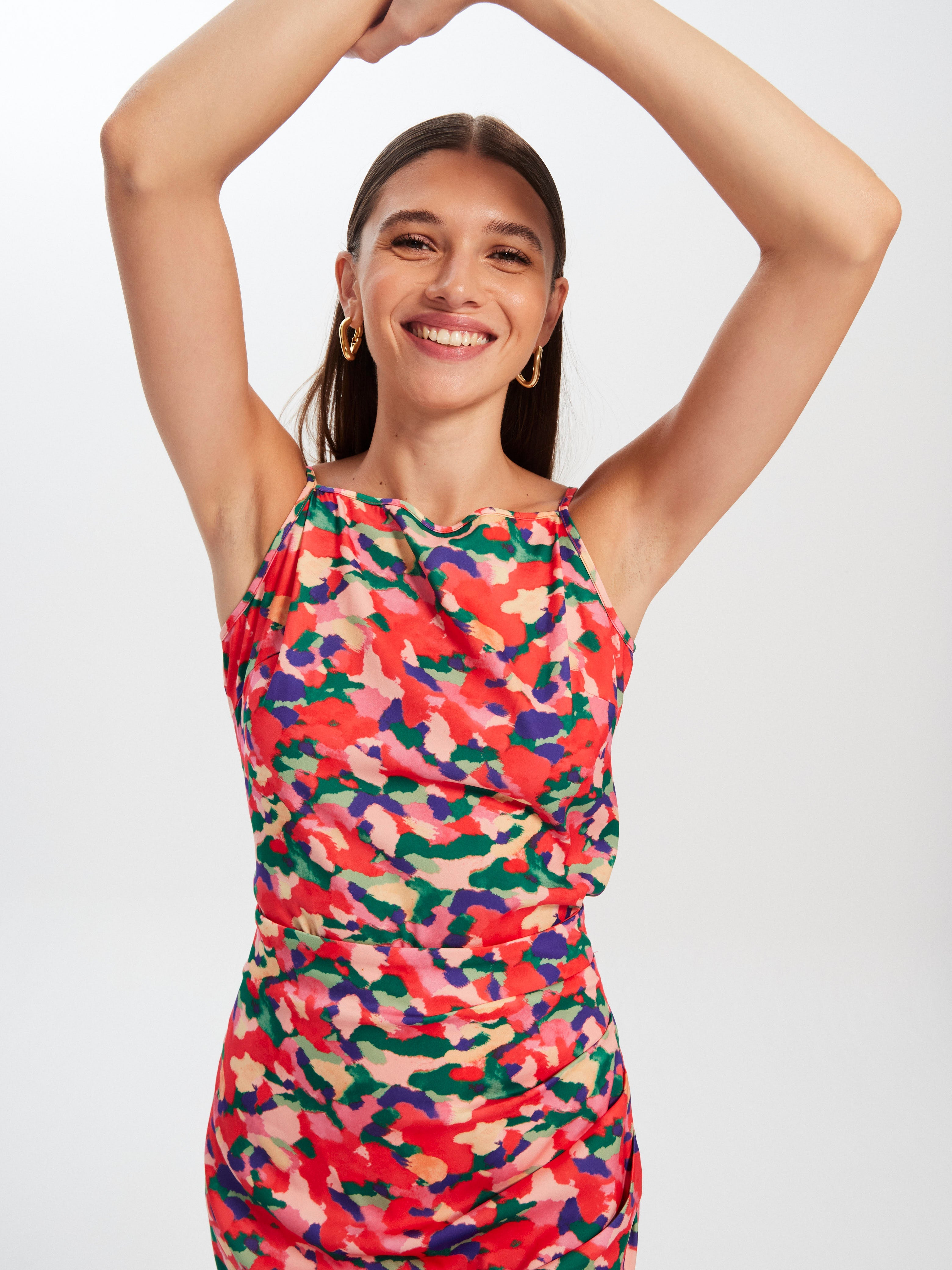 mioh | TELMA TOP SUMMER - Conjunto de invitada con estampado multicolor para ser la invitada de boda perfecta esta temporada Primavera Verano 2023. Los conjuntos estampados de falda y top son tendencia SS23 y una de las apuestas para esta temporada de MIOH, la marca española de vestidos de invitada y fiesta más de moda.