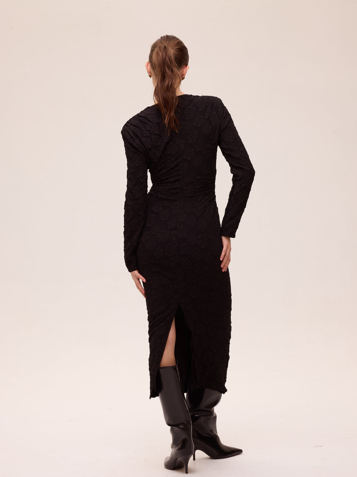 FROST BLACK - Vestido damasco rosas negro para invitada y evento