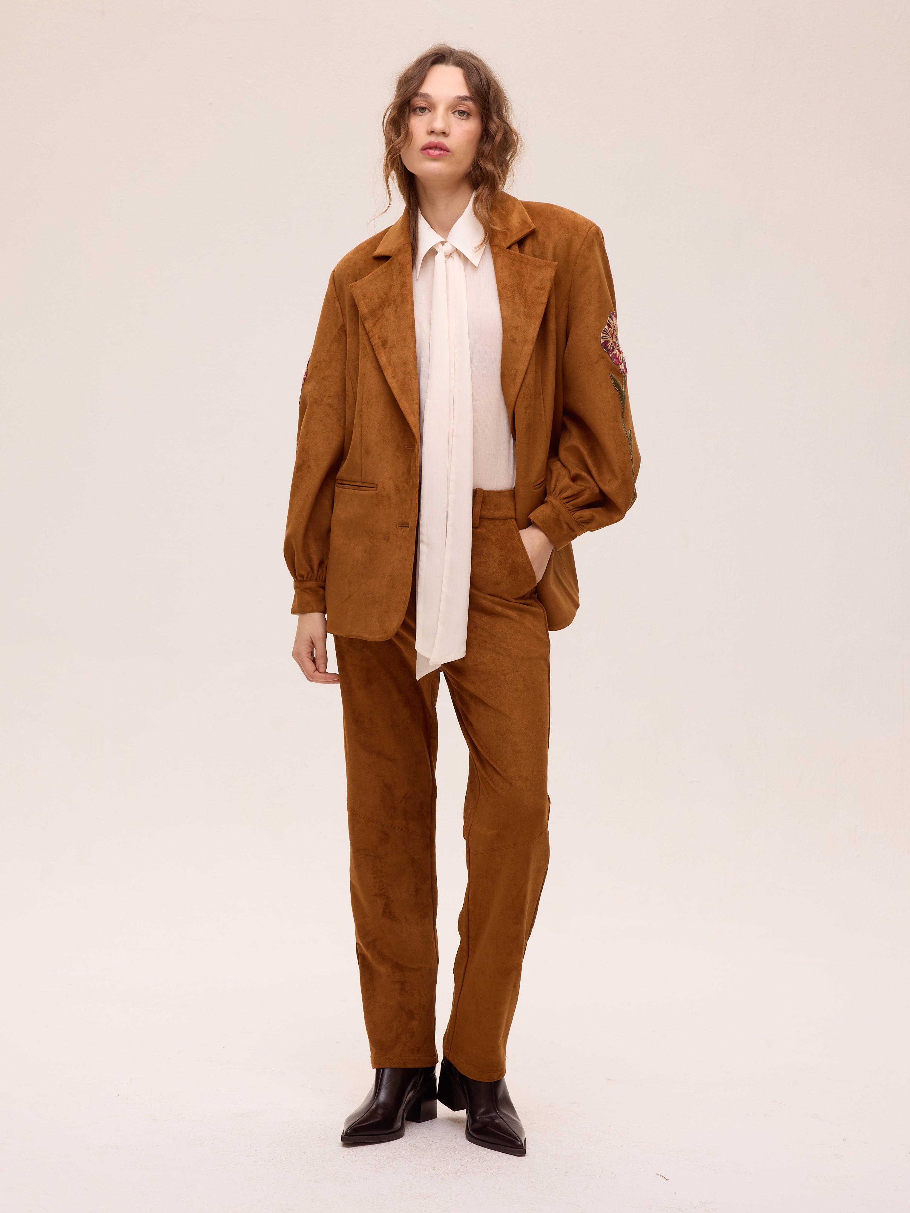 ALLURE WHITE - Camisa gasa textura color blanco, disponible de la talla XS a la XXL. MIOH, moda española de invitada de boda y evento