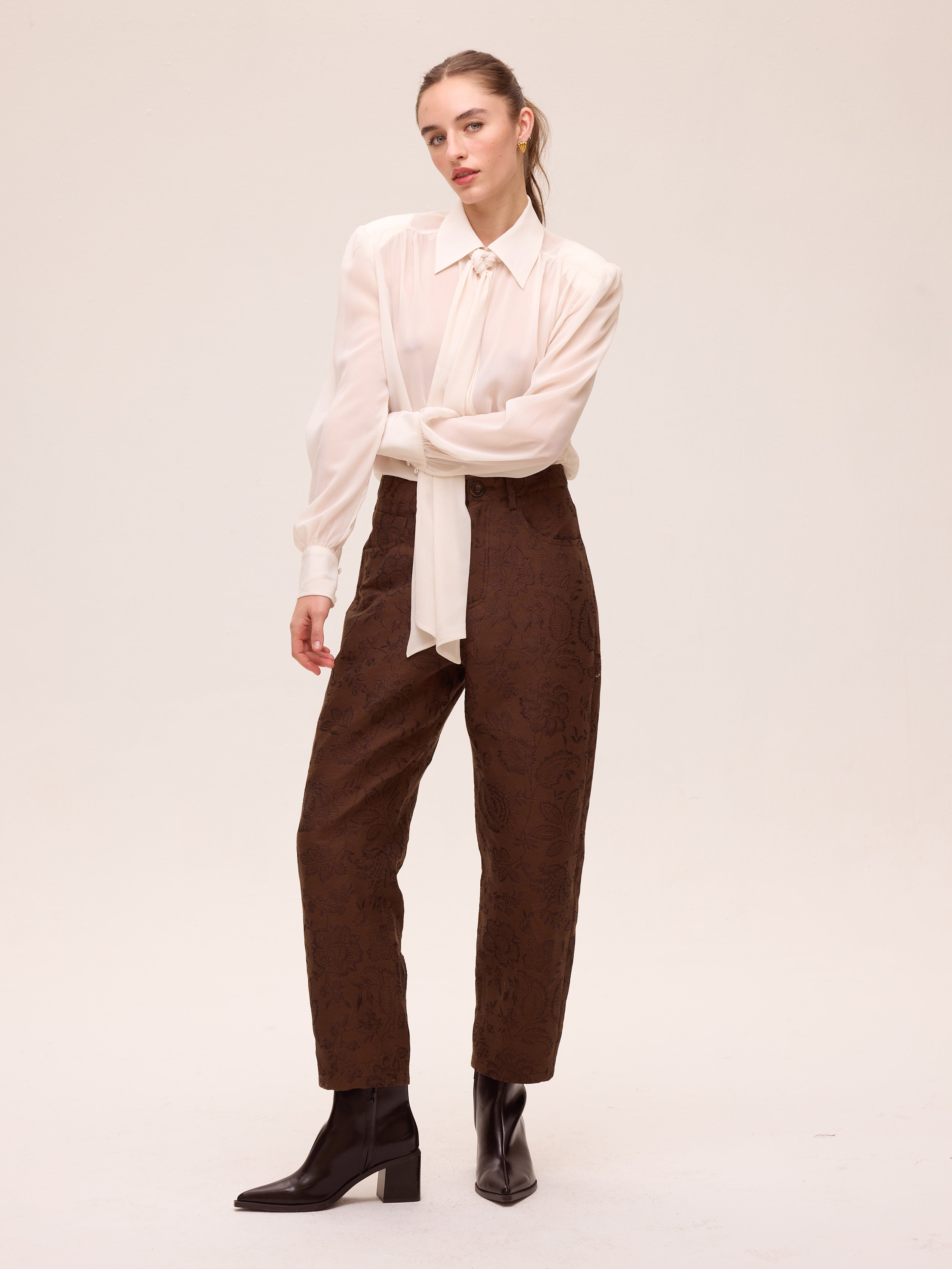 ALLURE WHITE - Camisa gasa textura color blanco, calidad y tendencia en cada prenda. MIOH, marca española de moda de fiesta e invitada