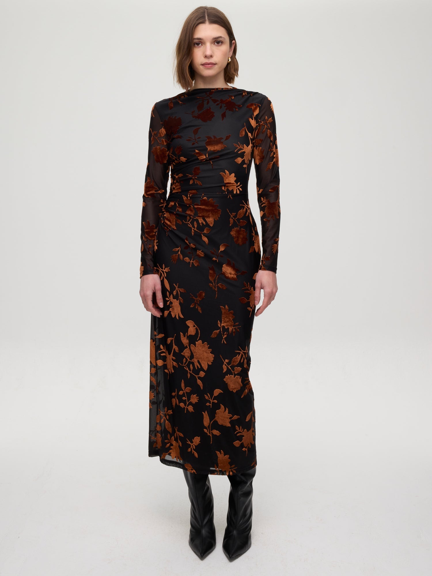 mioh | EIFFEL FLOWERS - Vestido negro flocado flores marrones. Vestidos de fiesta para invitadas de boda perfectas. Marca española de moda