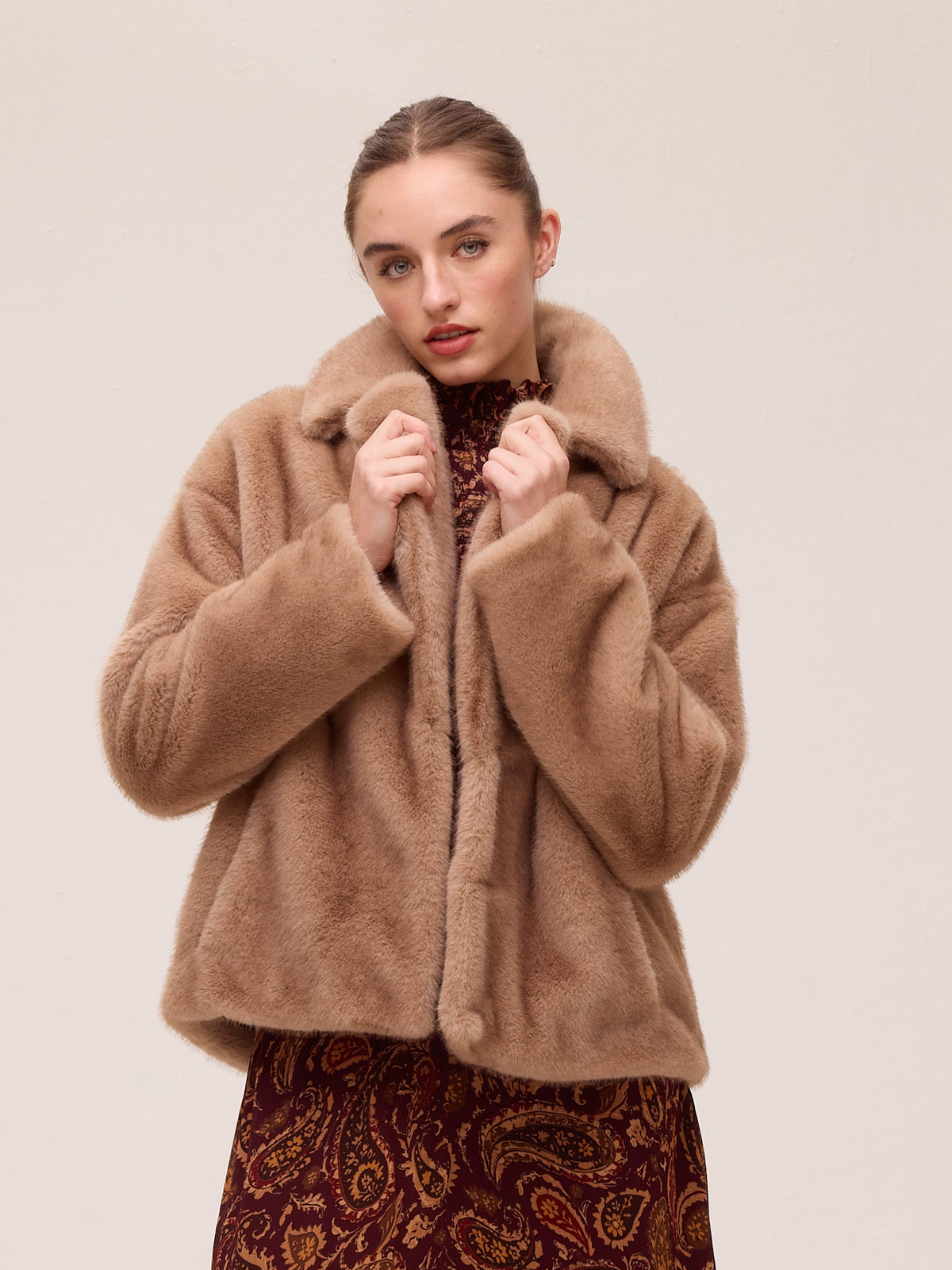 FREEWAY CAMEL - Camel faux fur short jacket