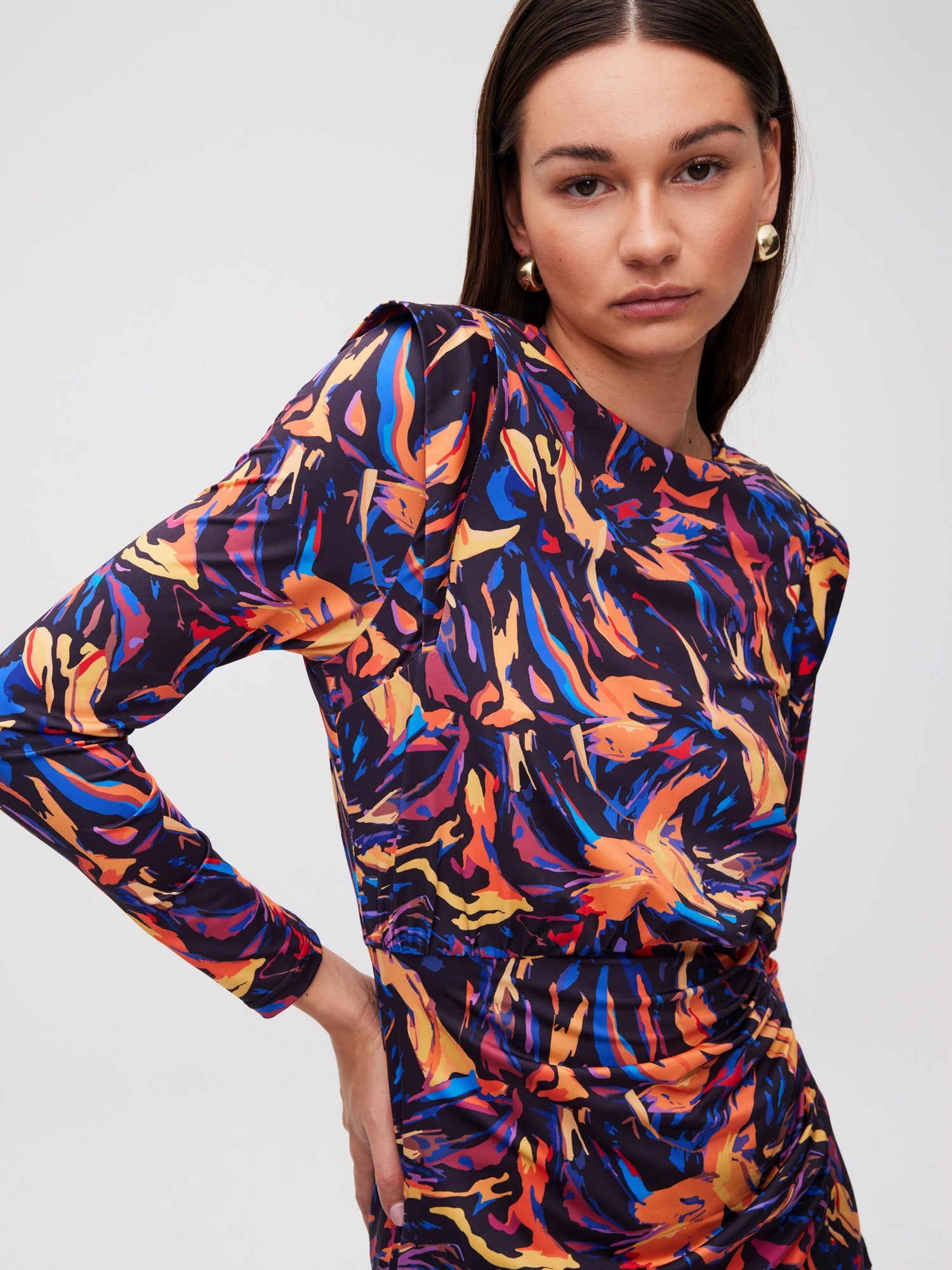 mioh | GALLERY PAINT - Vestido midi hombreras falda cruzada print