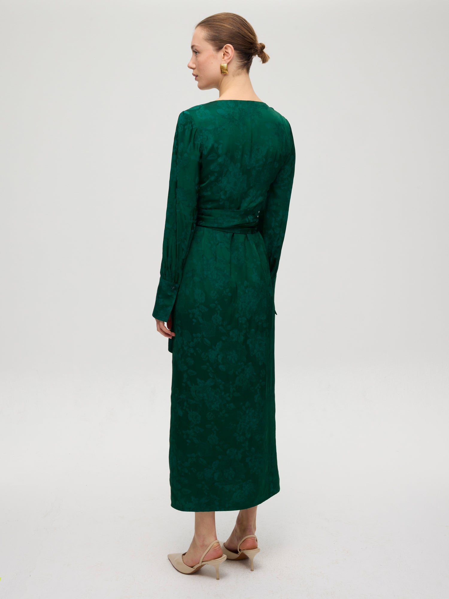 mioh | LICEO GREEN - Vestido envolvente JCQRD verde flores. Vestidos de fiesta para invitadas de boda perfectas. Marca española de moda