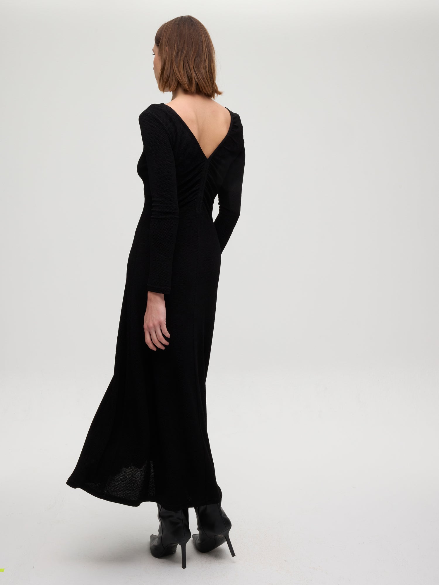 mioh | LUXOR BLACK - Vestido de punto reversible negro. Vestidos de fiesta para invitadas de boda perfectas. Marca española de moda