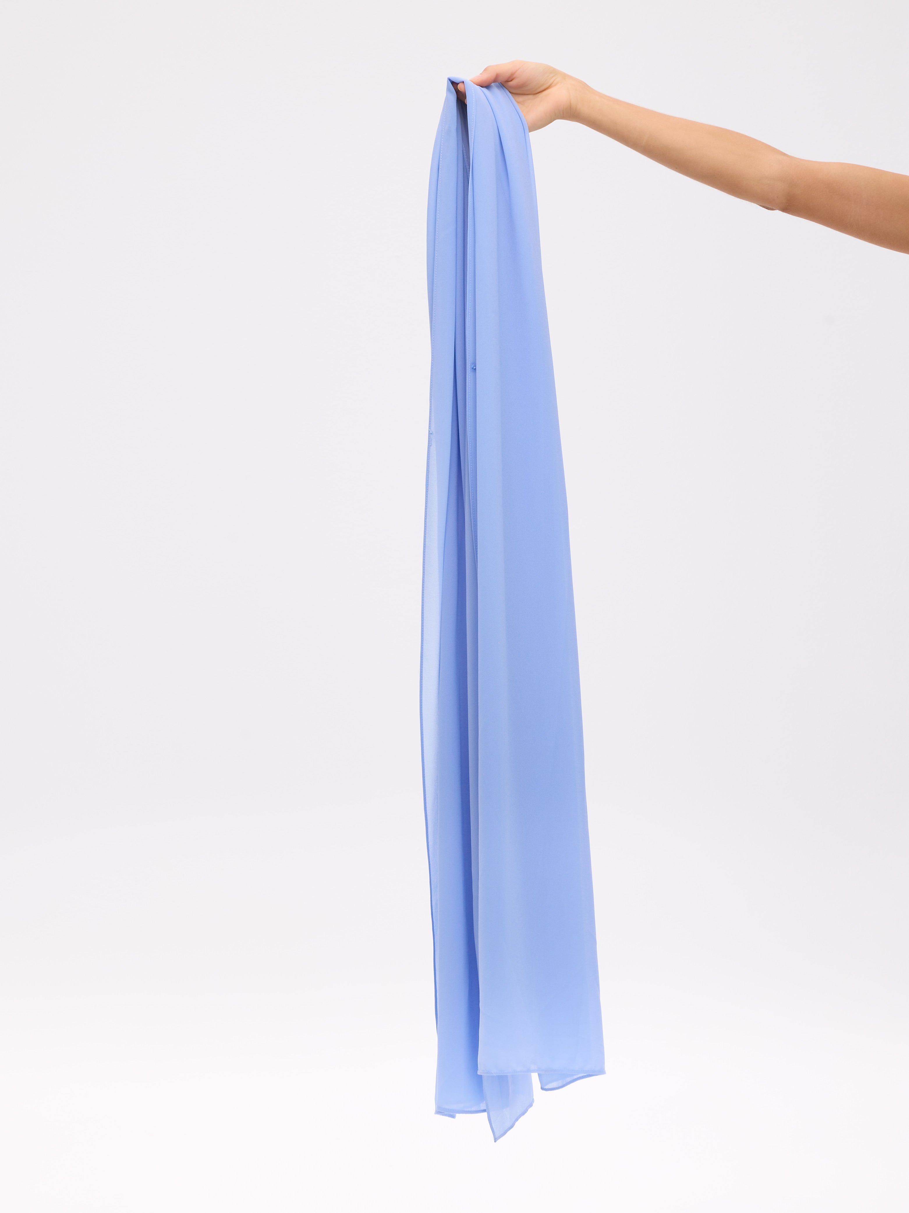 MERCUTIO BLUE - Vestido midi azul celeste (icy blue), para invitadas de boda, fiesta y eventos de primvera y verano. MIOH es la marca española de vestidos de fiesta para invitadas de boda más de moda en España