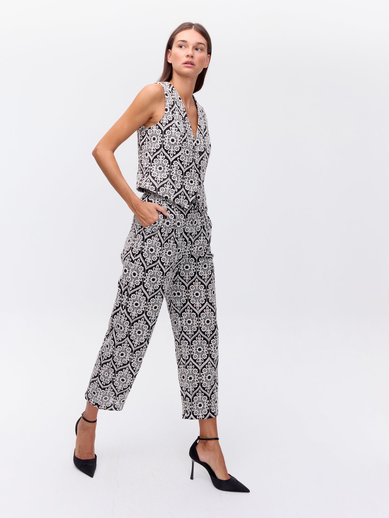 MIOH | MOONLIGHT PANT  - Pantalón negro y blanco bordado para invitada de boda