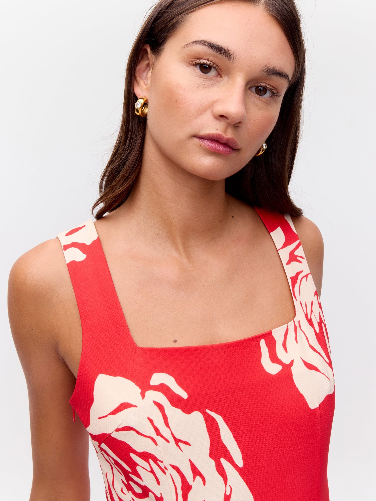 MIOH | NECTAR ROSES - Vestido rojo con volante en falda big roses print para invitada de boda