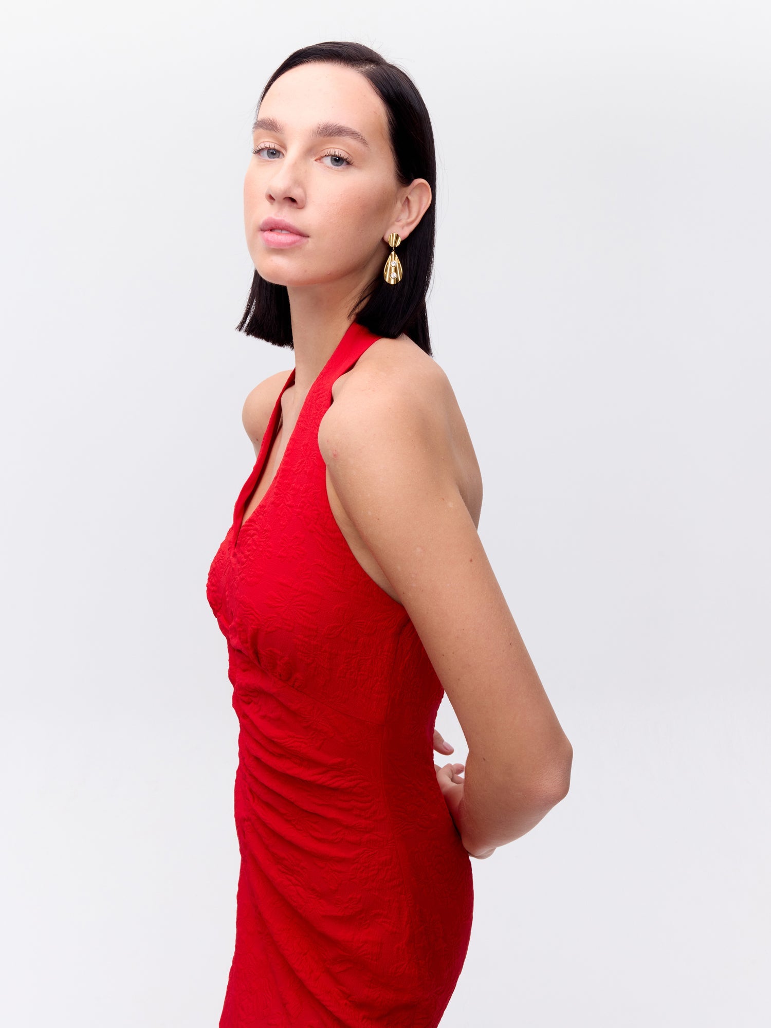 MIOH | PLEASURE DAMASCO - Vestido lazada cuello drap damasco rojo para invitada de boda