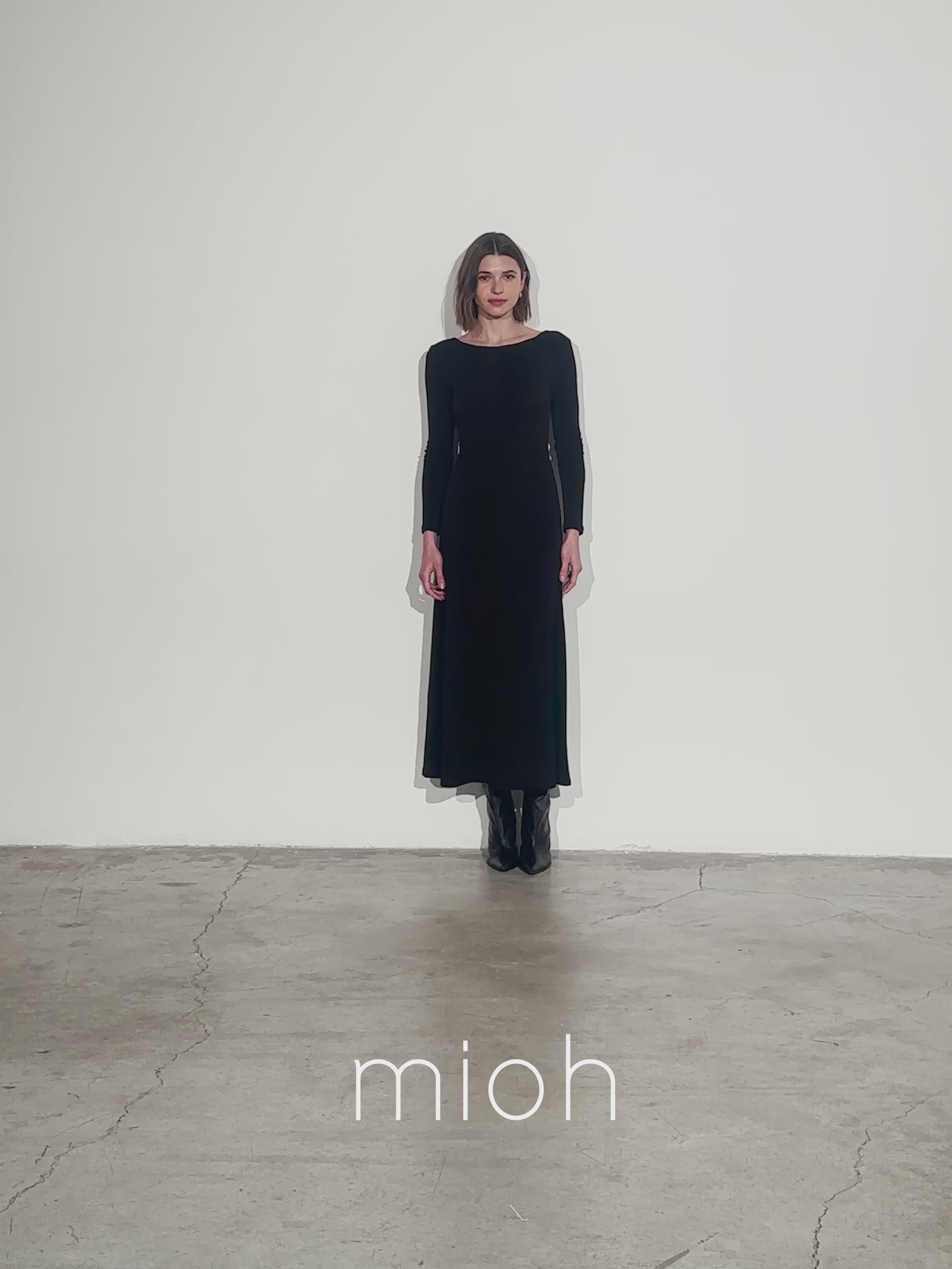 mioh | LUXOR BLACK - Vestido de punto reversible negro. Vestidos de fiesta para invitadas de boda perfectas. Marca española de moda