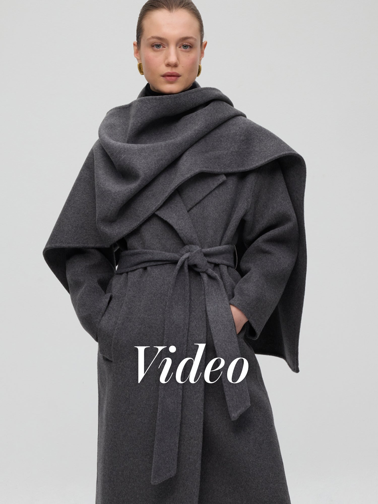 mioh | ART GREY - Abrigo lana paño gris. Vestidos de fiesta para invitadas de boda perfectas. Marca española de moda