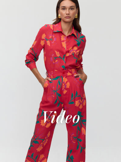 MIOH | BOTANICO PANT - Pantalón estampado de flores y plantas en fondo rojo para invitada de boda