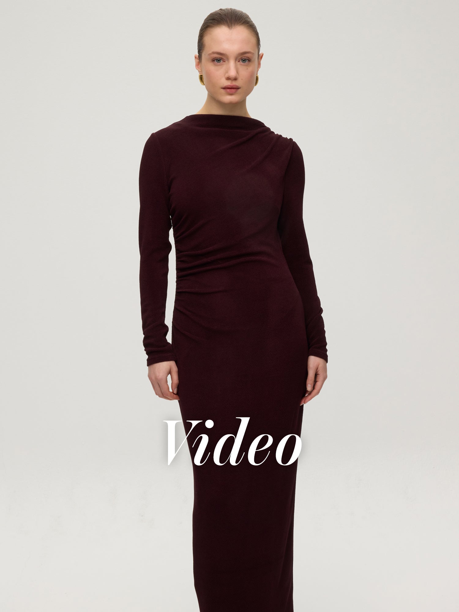 mioh | EIFFEL BROWN - Vestido de punto berenjena oscuro. Vestidos de fiesta para invitadas de boda perfectas. Marca española de moda