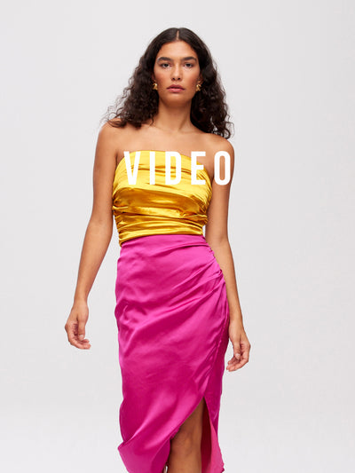 mioh | VARADERO SKIRT - Falda cruzada tejido midi satinado rosa para invitada de boda, fiesta y evento. Tendencia vestidos invitada Primavera Verano 2024. MIOH la marca española de vestidos más de moda