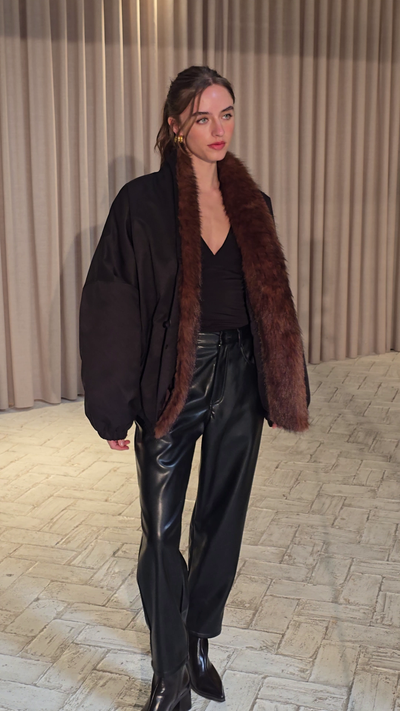 BOMBER BLACK - Bomber negra, del total look de invitada al día a día más arreglado. MIOH, marca española de moda