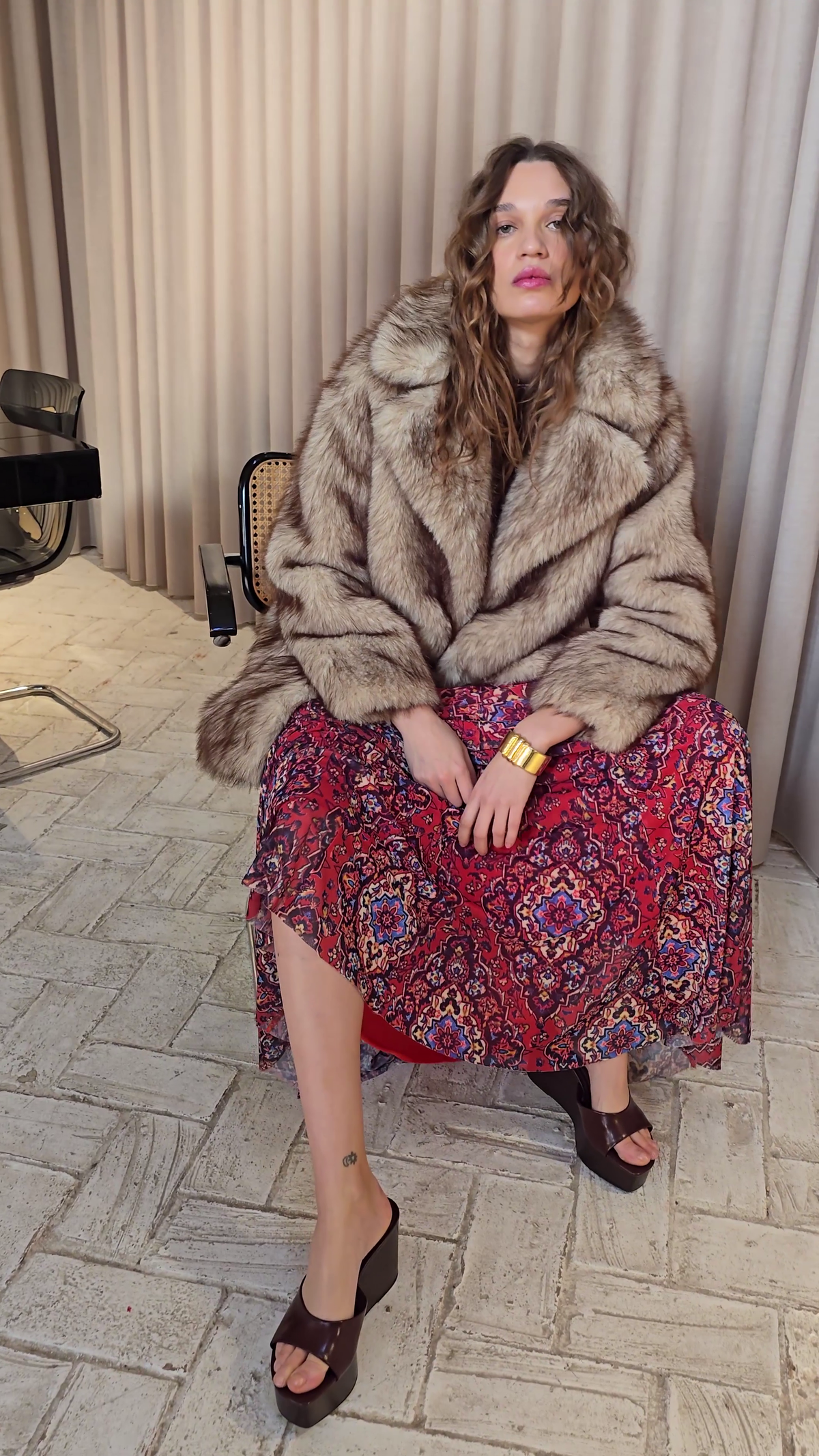 MISTRAL PRINT + WORLD RAW - Vestido halter tejido tul estampado boho, perfecto para bodas, cócteles y eventos de otoño e invierno + Abrigo faux fur