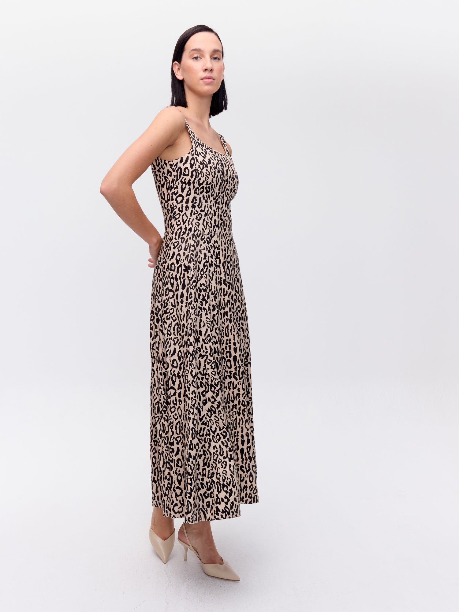 MIOH | SOLSTICIO ANIMAL - Vestido corsé midi con vuelo animal print para invitada de boda