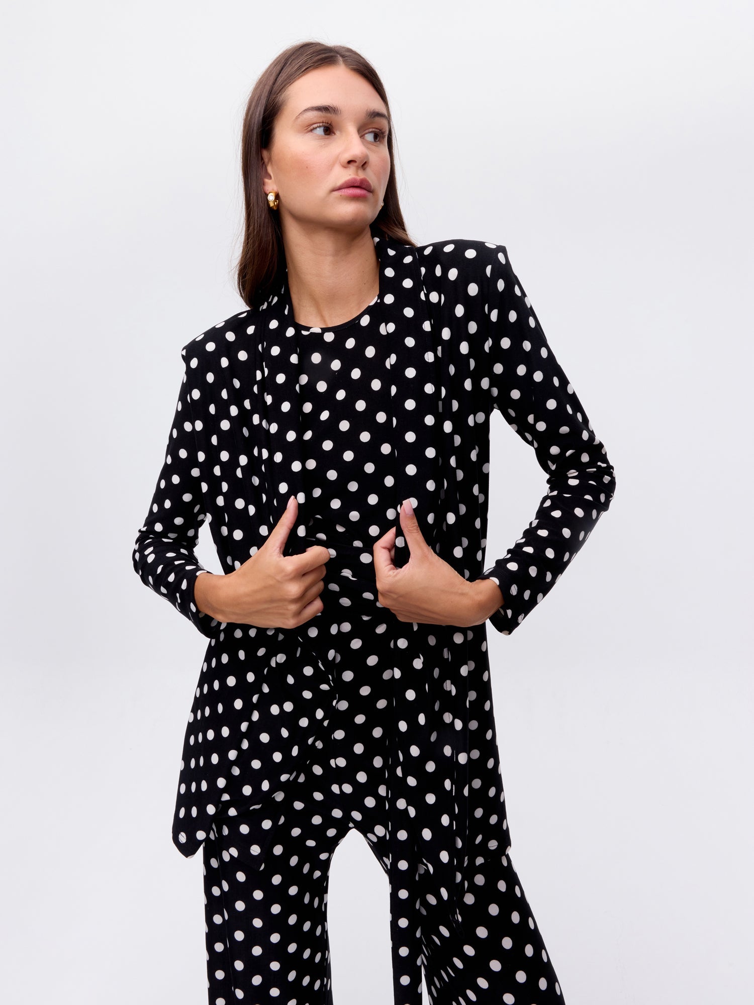 MIOH | SPICY DOTS - Kimono lunares blanco y negro para invitada de boda