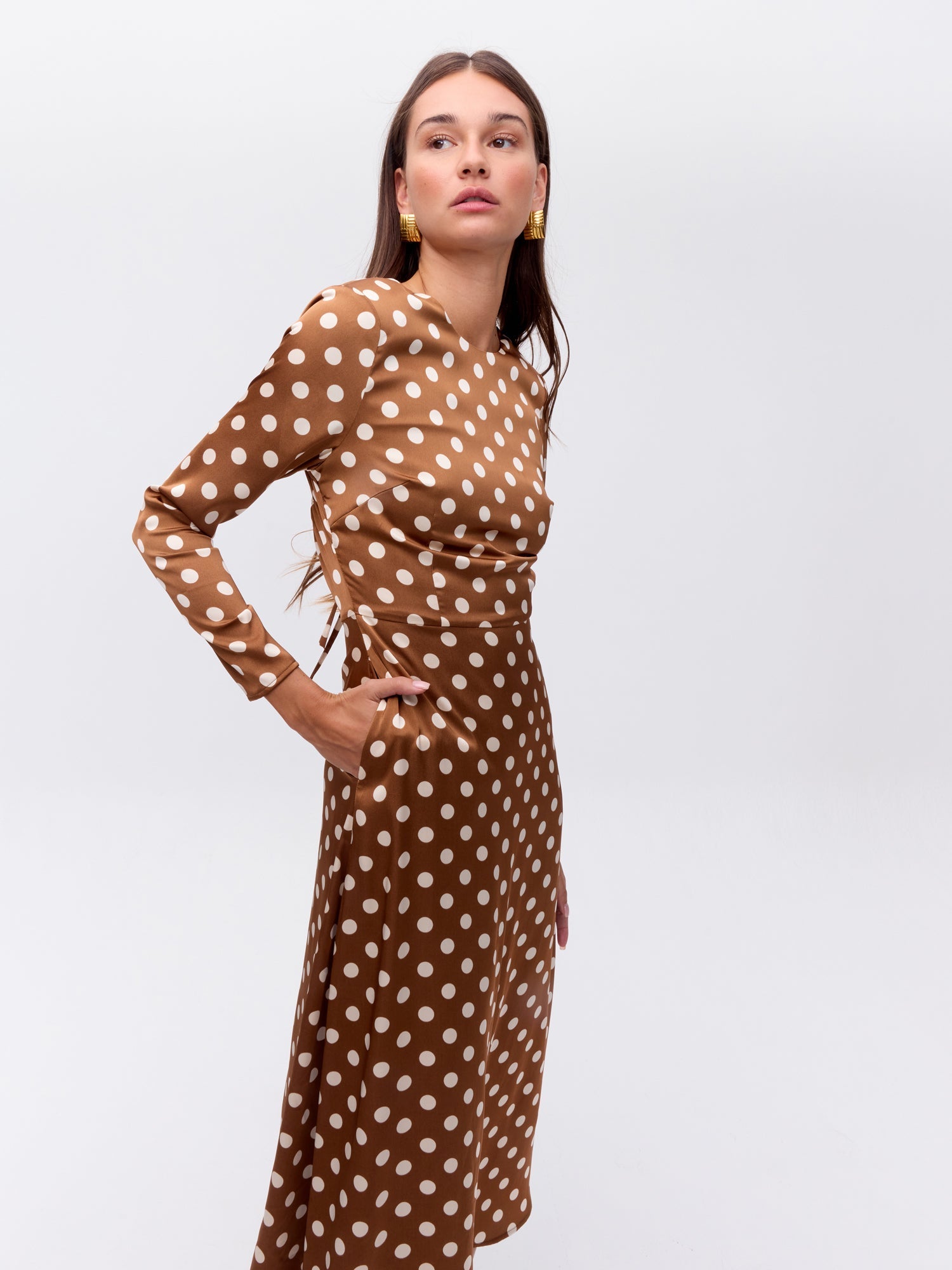 MIOH | SUBLIME DOTS - Vestido escote manga larga en la espalda de lunares para invitada de boda