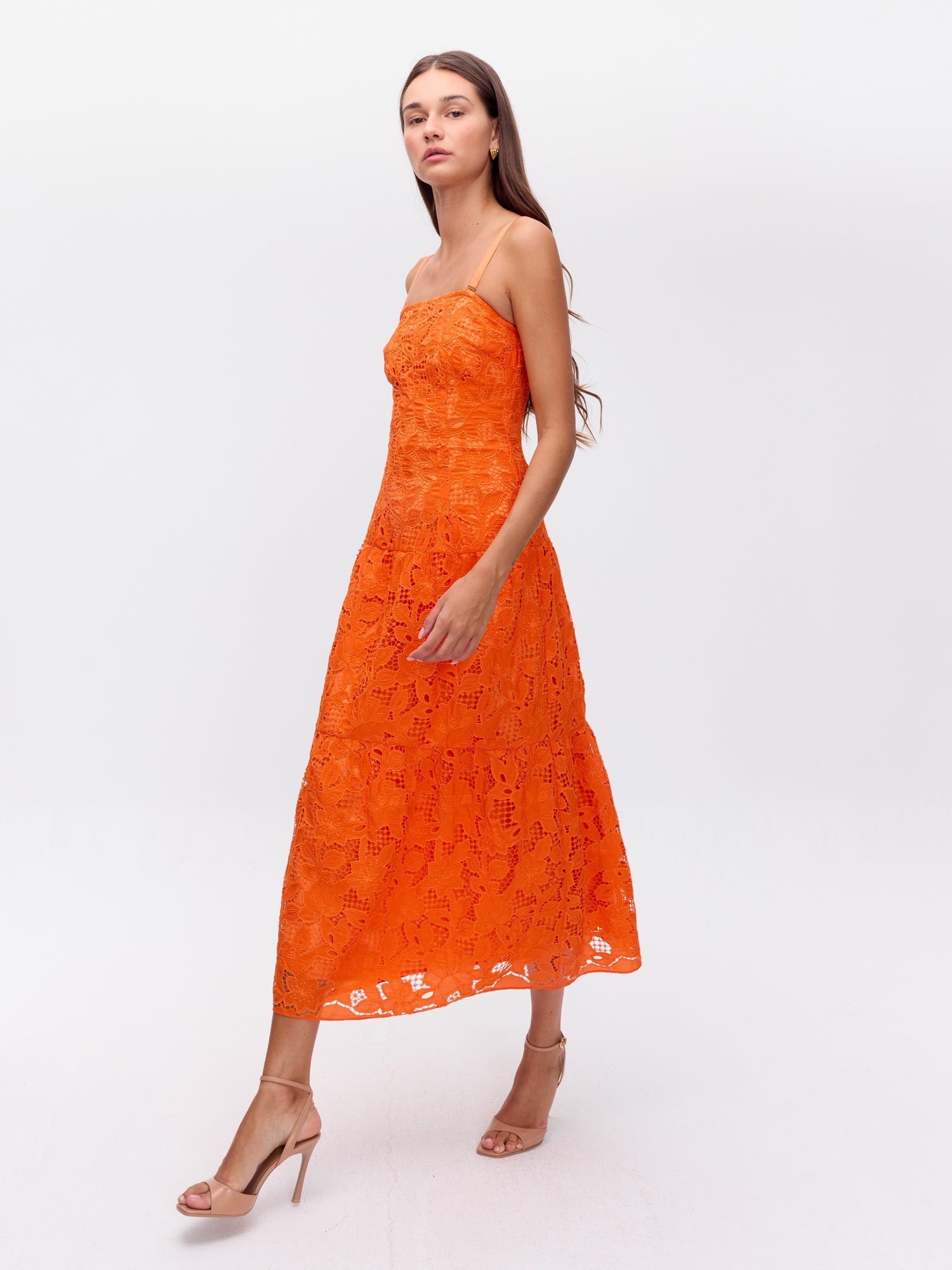 MIOH | TERRACOTA ORANGE - Vestido con vuelo naranja bordado para invitada de boda