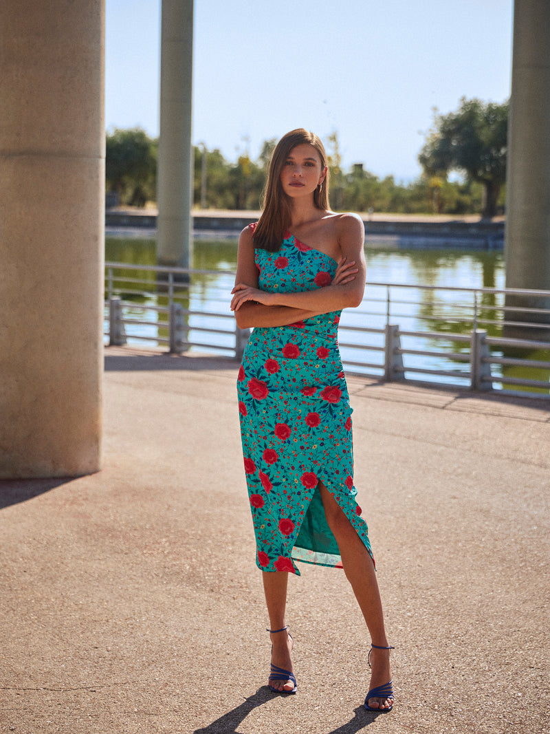 mioh | CATALINA MANILA - Vestido largo midi de fiesta para ser la invitada de boda perfecta esta temporada Primavera Verano 2023. Perfecto para eventos de verano. Los vestidos estampados de mantón de Manila son pura tendencia SS23 y una de las señas de identidad de MIOH, la firma española de vestidos de invitada preferida por las celebrities.
