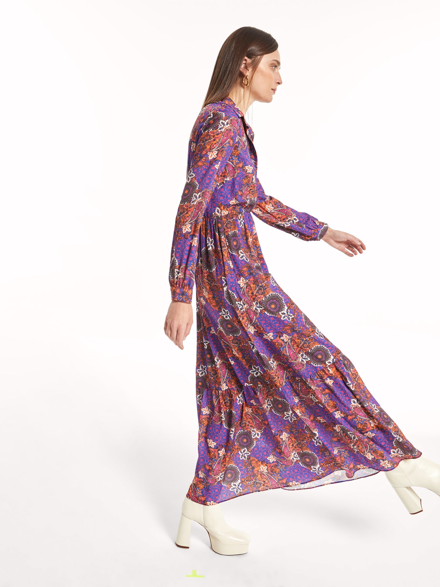 mioh | COUNTRY PAISLEY - Vestido camisero estampado. Te presentamos el COUNTRY PAISLEY, nuestro clásico vestido camisero pura tendencia en estampado paisley morado y naranja. Vestido todoterreno que te pondrás una y otra vez. Patrón súper contrastado que llevamos todas las temporadas. Gran inversión.