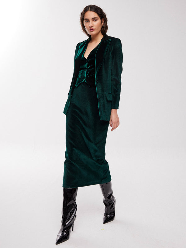 mioh | DOUGLAS GREEN - Traje falda terciopelo verde invitada, fiesta y diario. Pura tendencia vogue FW23. MIOH marca española moda famosas instagramers