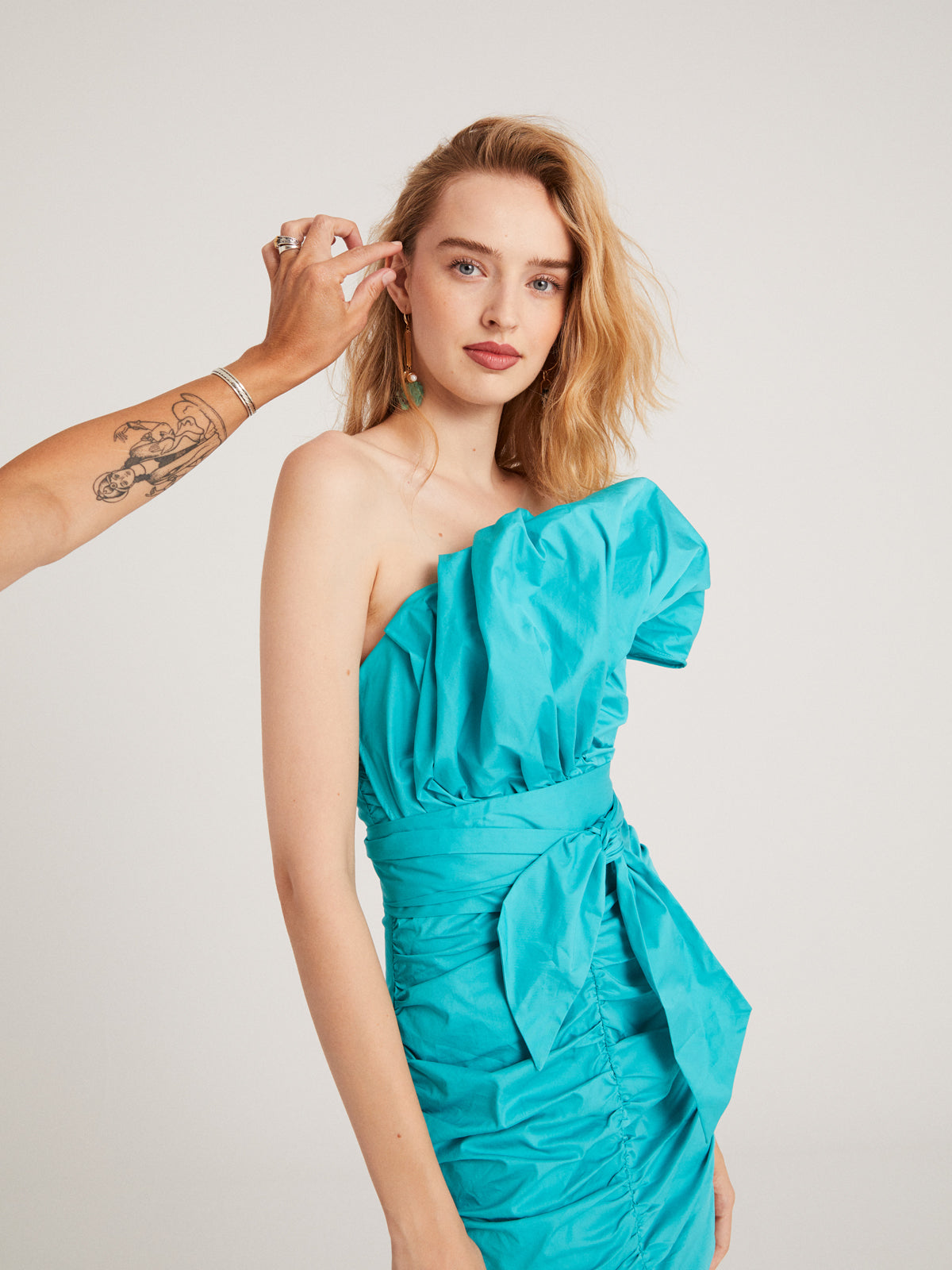 mioh | #FUN TURQUESA - Vestido corto popelín para invitada boda y fiesta y eventos de todo tipo
