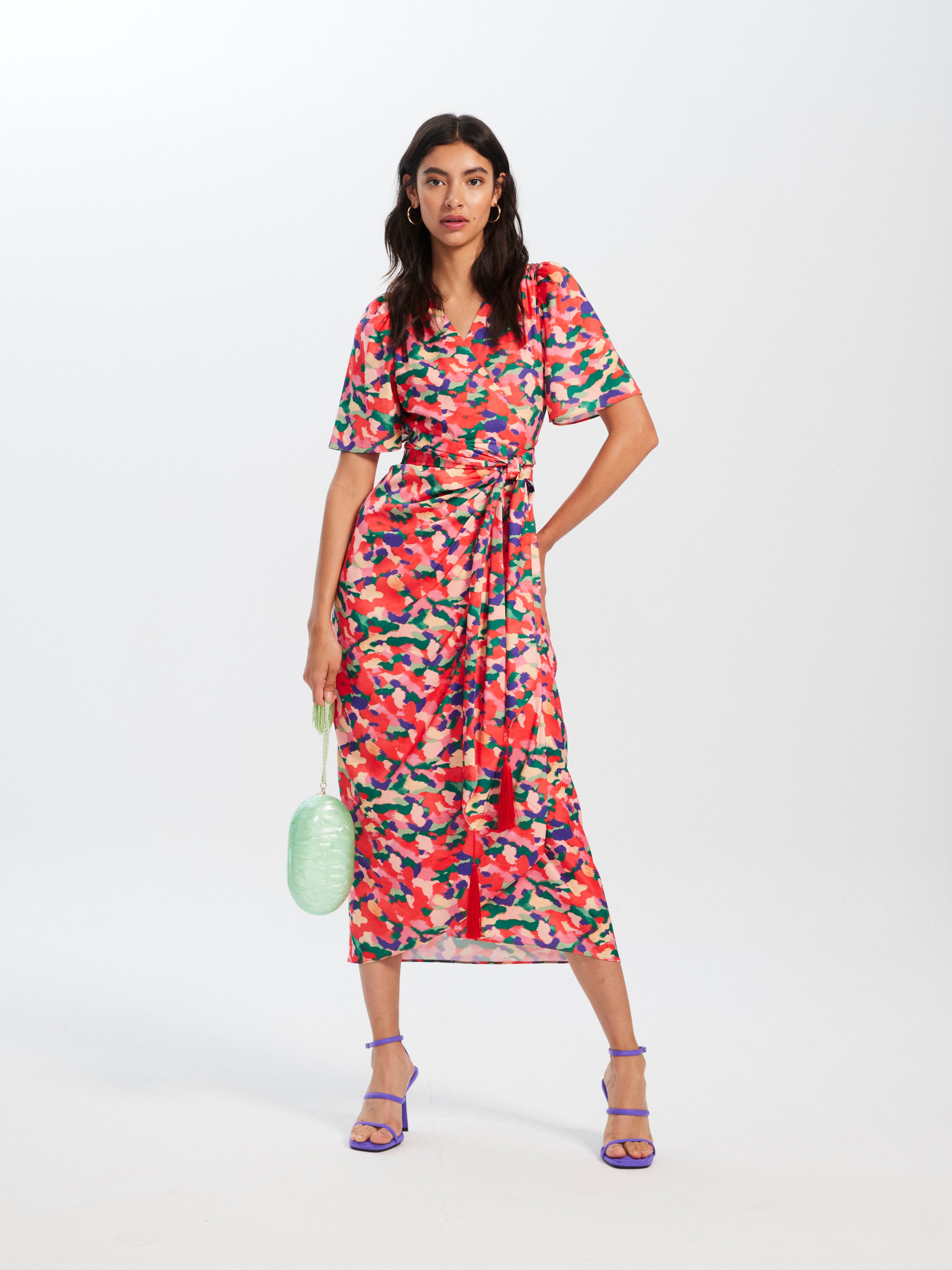 mioh | INES SUMMER - Vestido largo midi invitada boda, fiesta y evento, nuestro vestido wrap midi manga corta estampado de fiesta para ser la invitada de boda perfecta esta temporada Primavera Verano 23. Pura tendencia SS23. MIOH marca española invitada