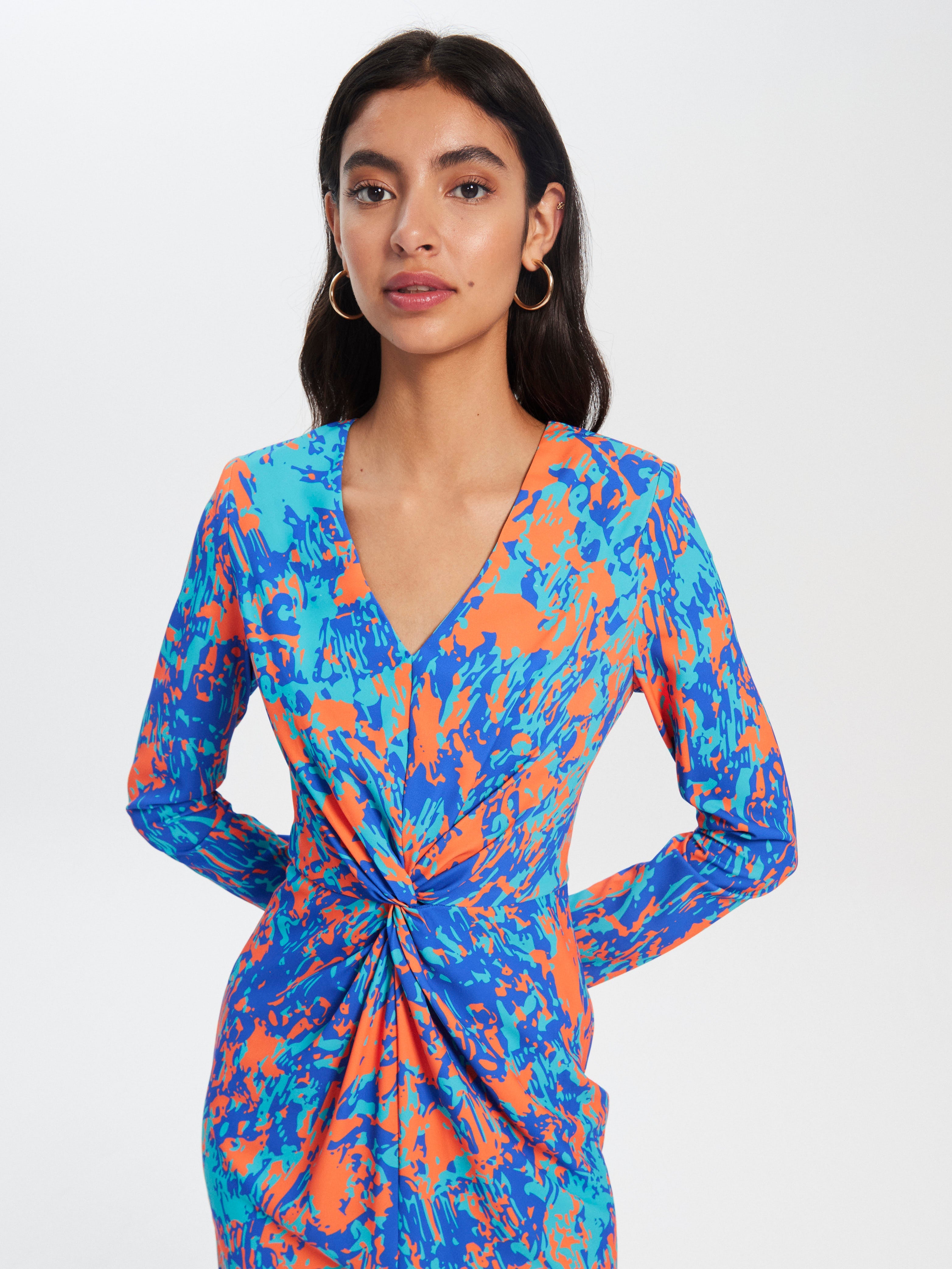 mioh | JIMENA PAINT - Vestido corto invitada boda, fiesta y evento, nuestro vestido corto manga larga nudo pecho estampado de fiesta para ser la invitada de boda perfecta esta temporada Primavera Verano 23. Pura tendencia SS23. MIOH marca española invitada