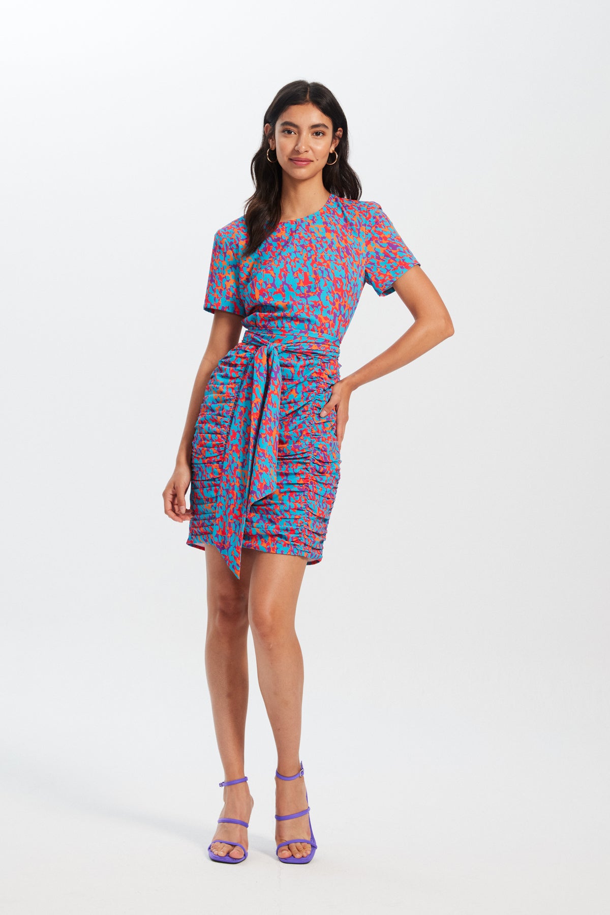 mioh | MARTINA SPOTS - Vestido corto invitada boda, fiesta y evento, nuestro vestido corto cuello redondo manga corta de fiesta para ser la invitada de boda perfecta esta temporada Primavera Verano 23. Pura tendencia SS23. MIOH marca española invitada