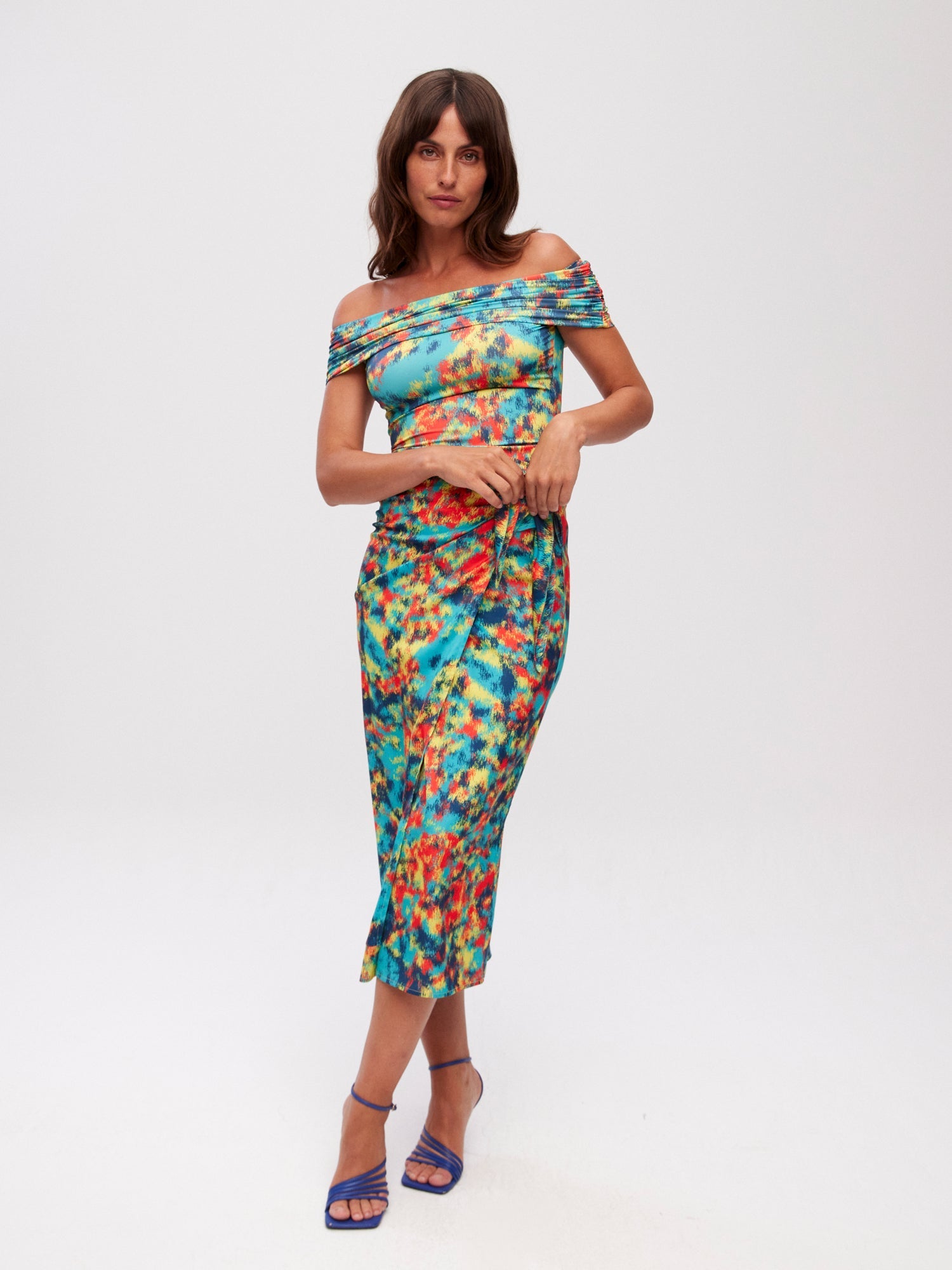 mioh | PALAWAN SKIRT PAINT - Falda wrap midi estamapado paint para invitada de boda, fiesta y evento. Tendencia vestidos invitada Primavera Verano 2024. MIOH la marca española de vestidos más de moda