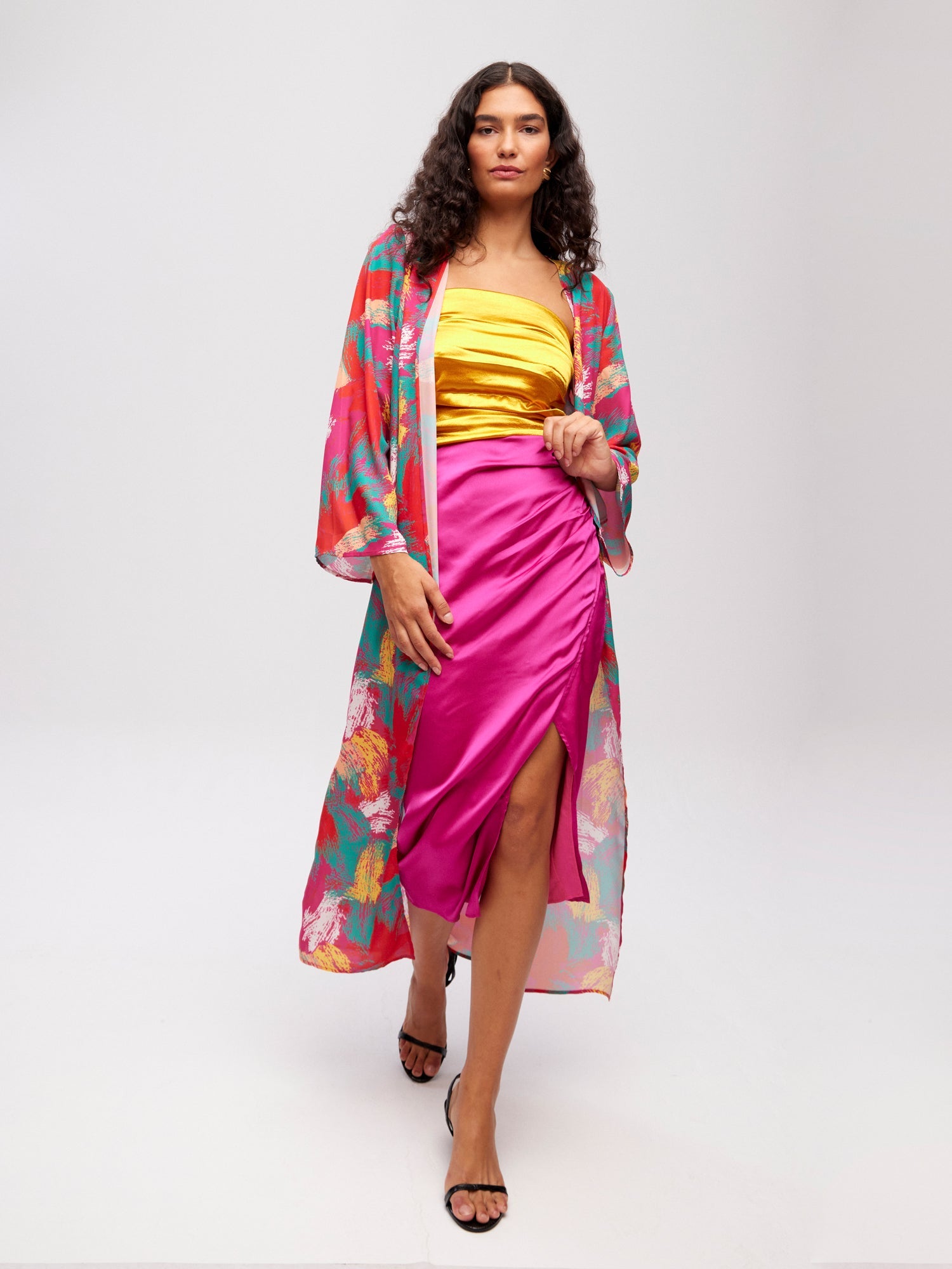 mioh | VARADERO SKIRT - Falda cruzada tejido midi satinado rosa para invitada de boda, fiesta y evento. Tendencia vestidos invitada Primavera Verano 2024. MIOH la marca española de vestidos más de moda